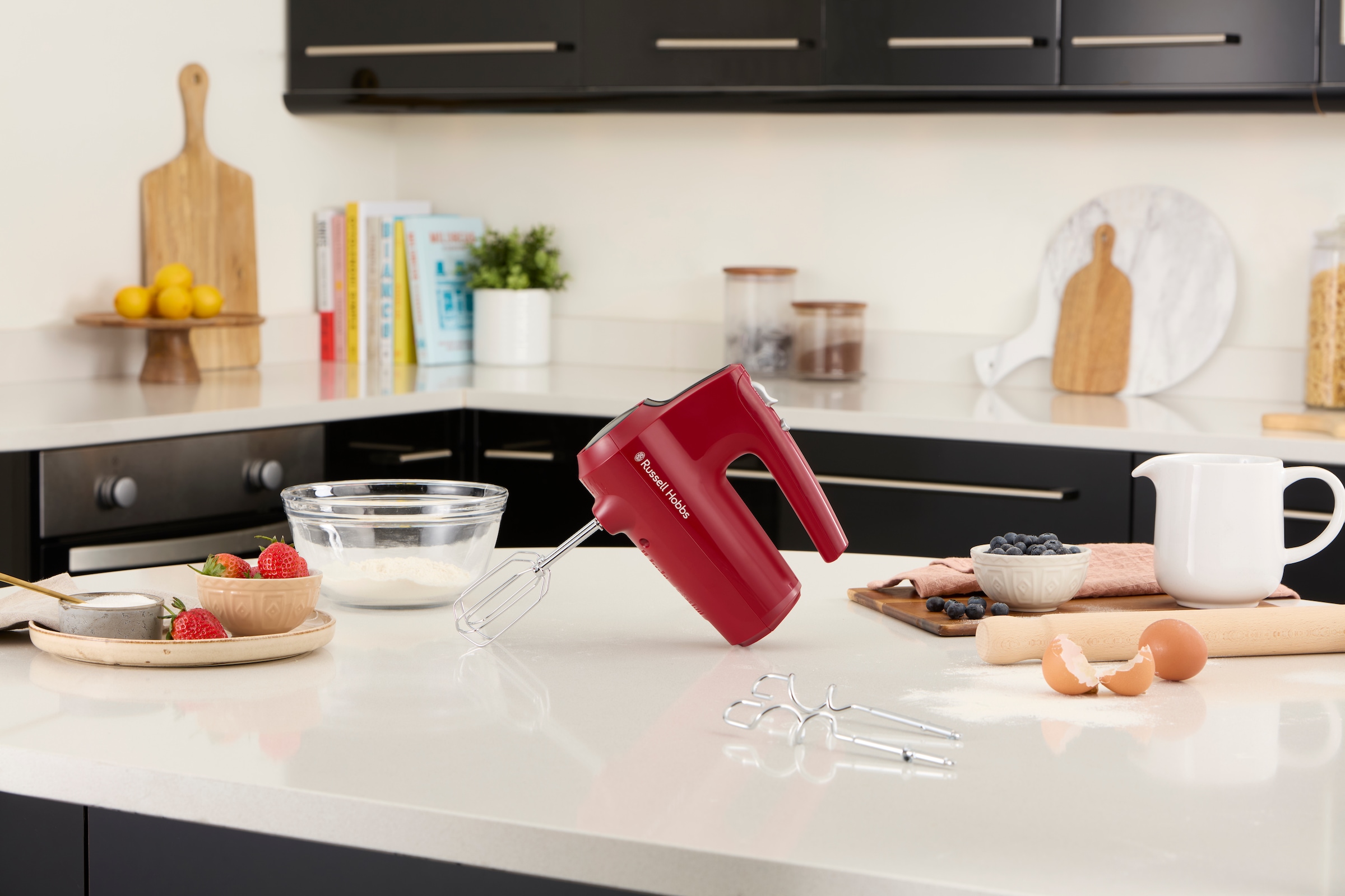 RUSSELL HOBBS Handmixer »Desire 27150-56, spülmaschinenfeste Aufsätze: Knethaken & Quirle«, 185 W, rot