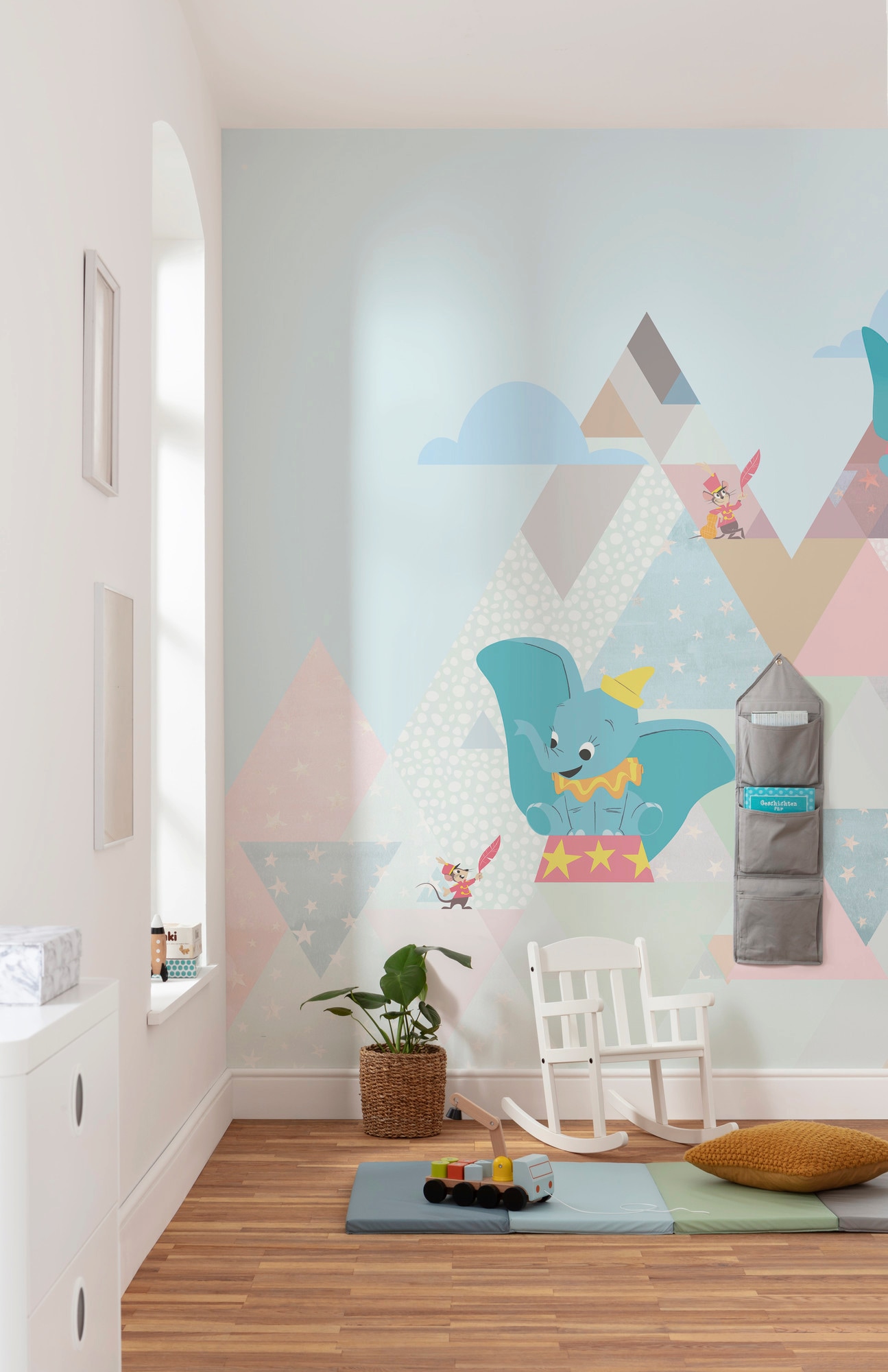 Komar Vliestapete »Digitaldruck Vlies -  Dumbo flying elephant - Größe 300 x 280 cm« bedruckt glatt Kinderzimmer