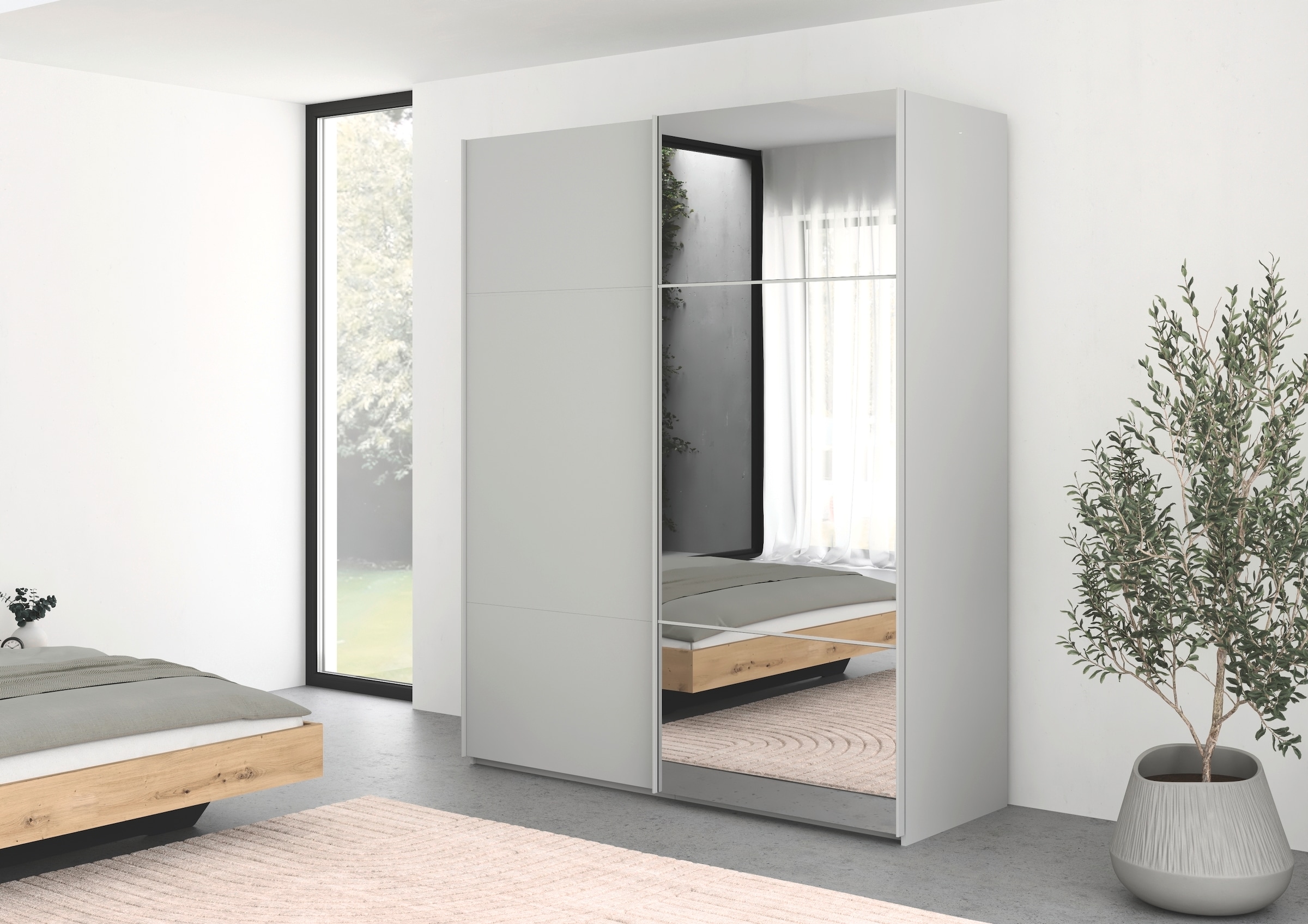 rauch Schwebetürenschrank »Kleiderschrank Schrank Garderobe Schlafzimmerschrank SCALE-TRIO« edle dreigeteilte Front mit 2 Zierleisten und Spiegel MADE IN GERMANY