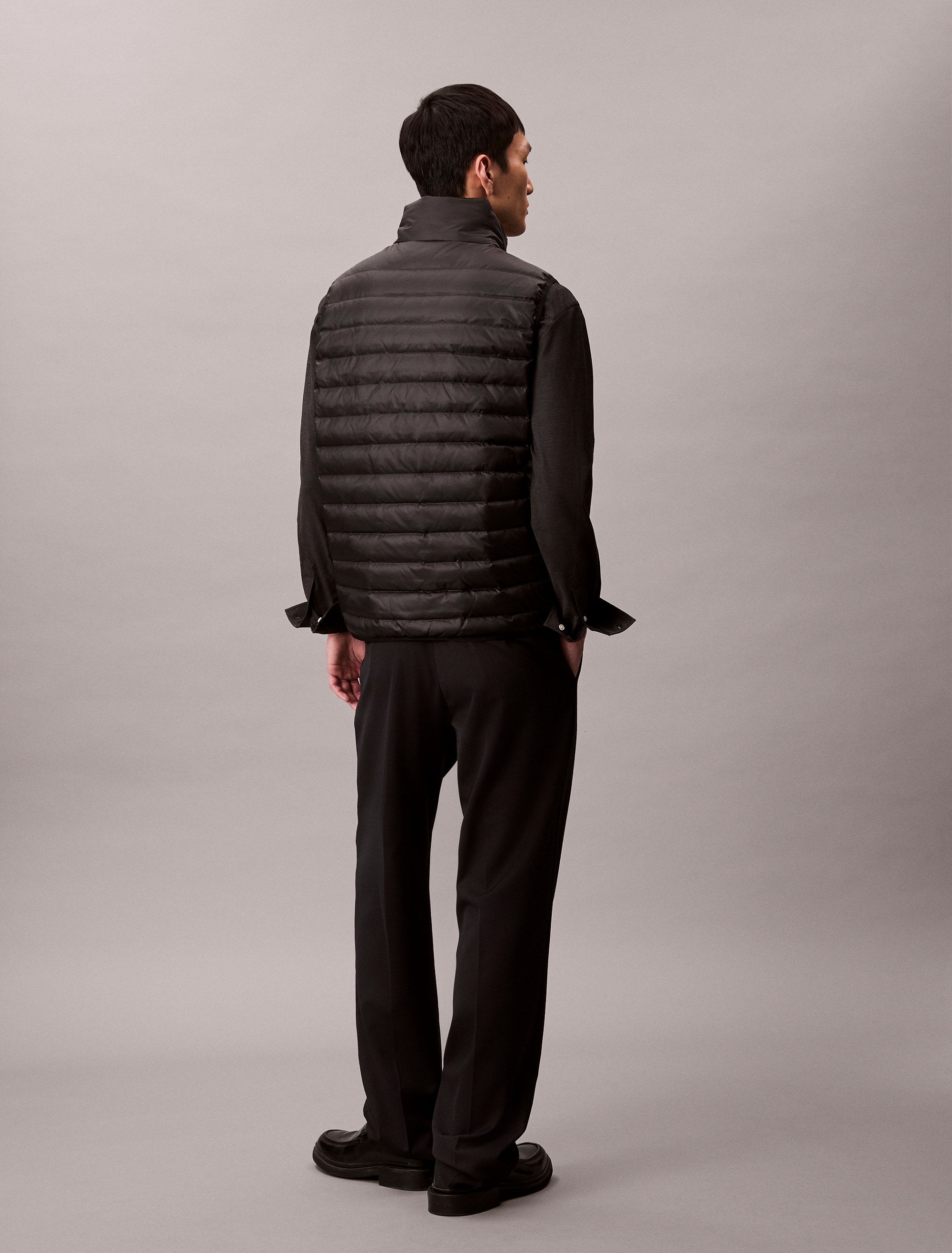 Calvin Klein Steppweste »SLVLSS LT WT NYLON PUFFER VEST«, Mit Rundhalsausschnitt