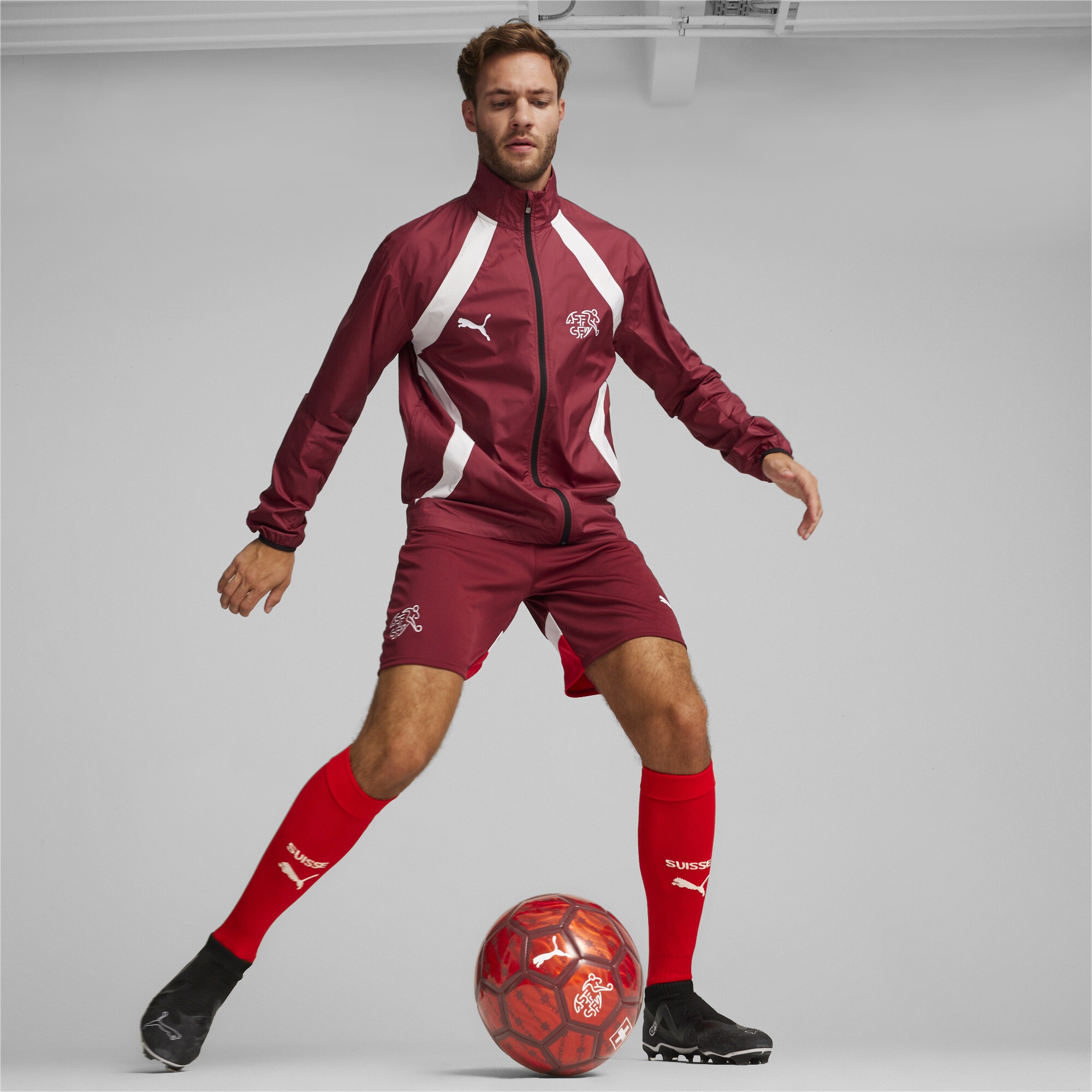 PUMA Trainingsjacke »Schweiz Gewebte Fußball-Aufwärmjacke Herren«