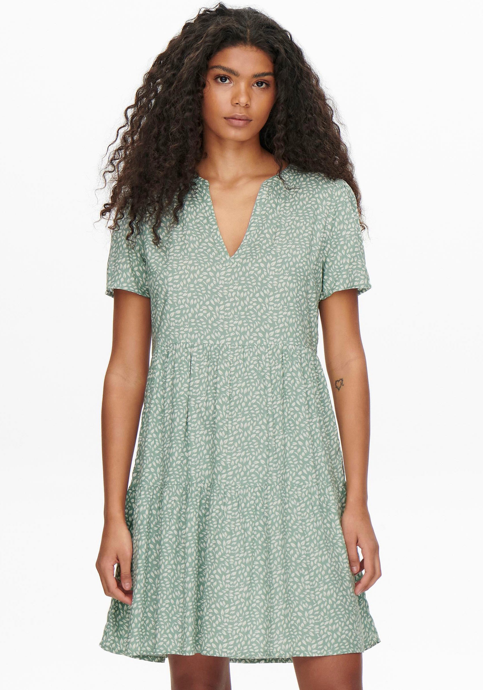ONLY Sommerkleid "ONLZALLY – Sommerkleid mit V-Ausschnitt und Stufenvolant" günstig online kaufen