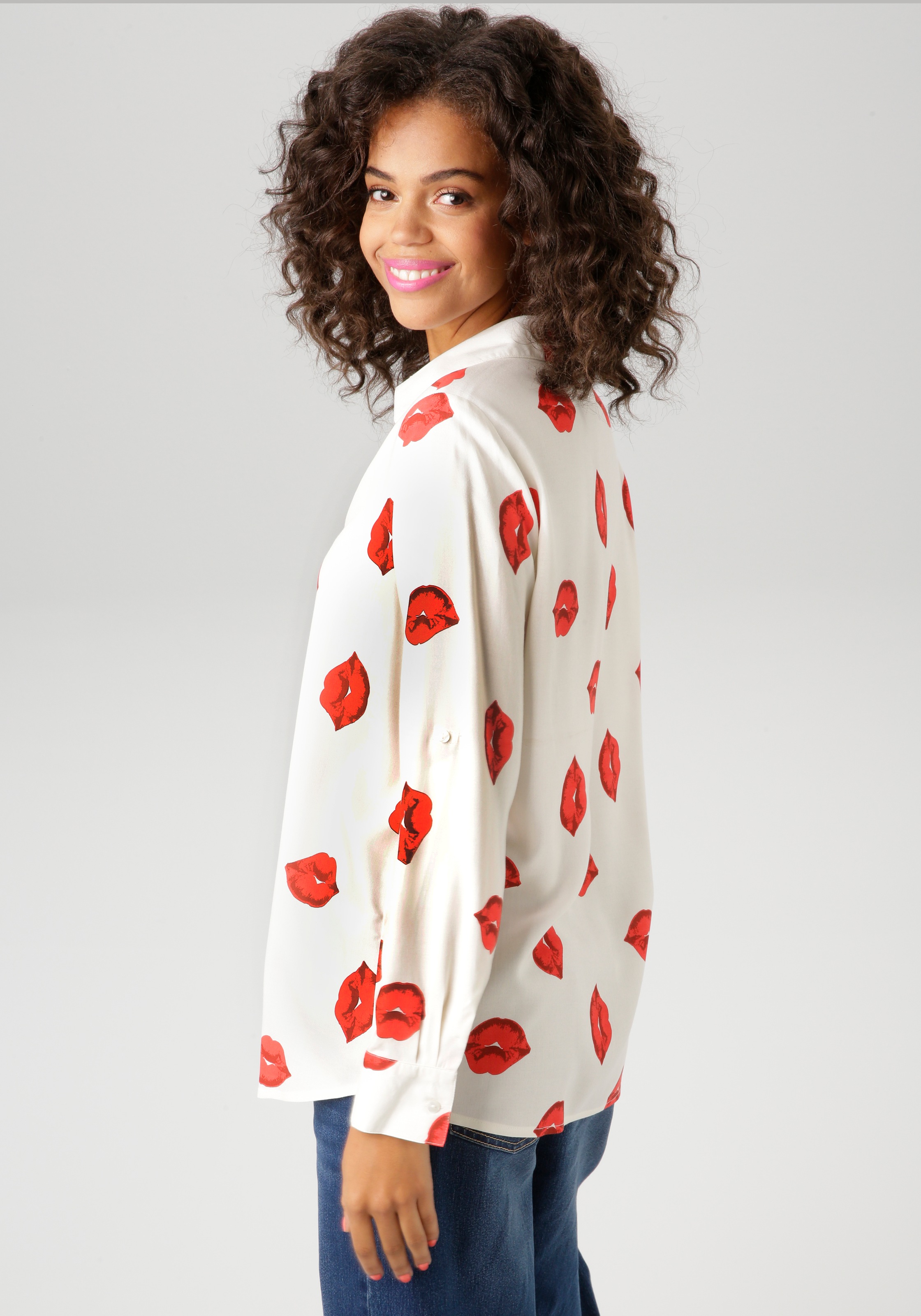 Aniston CASUAL Hemdbluse, mit verführerischen Kussmündern bedruckt günstig online kaufen