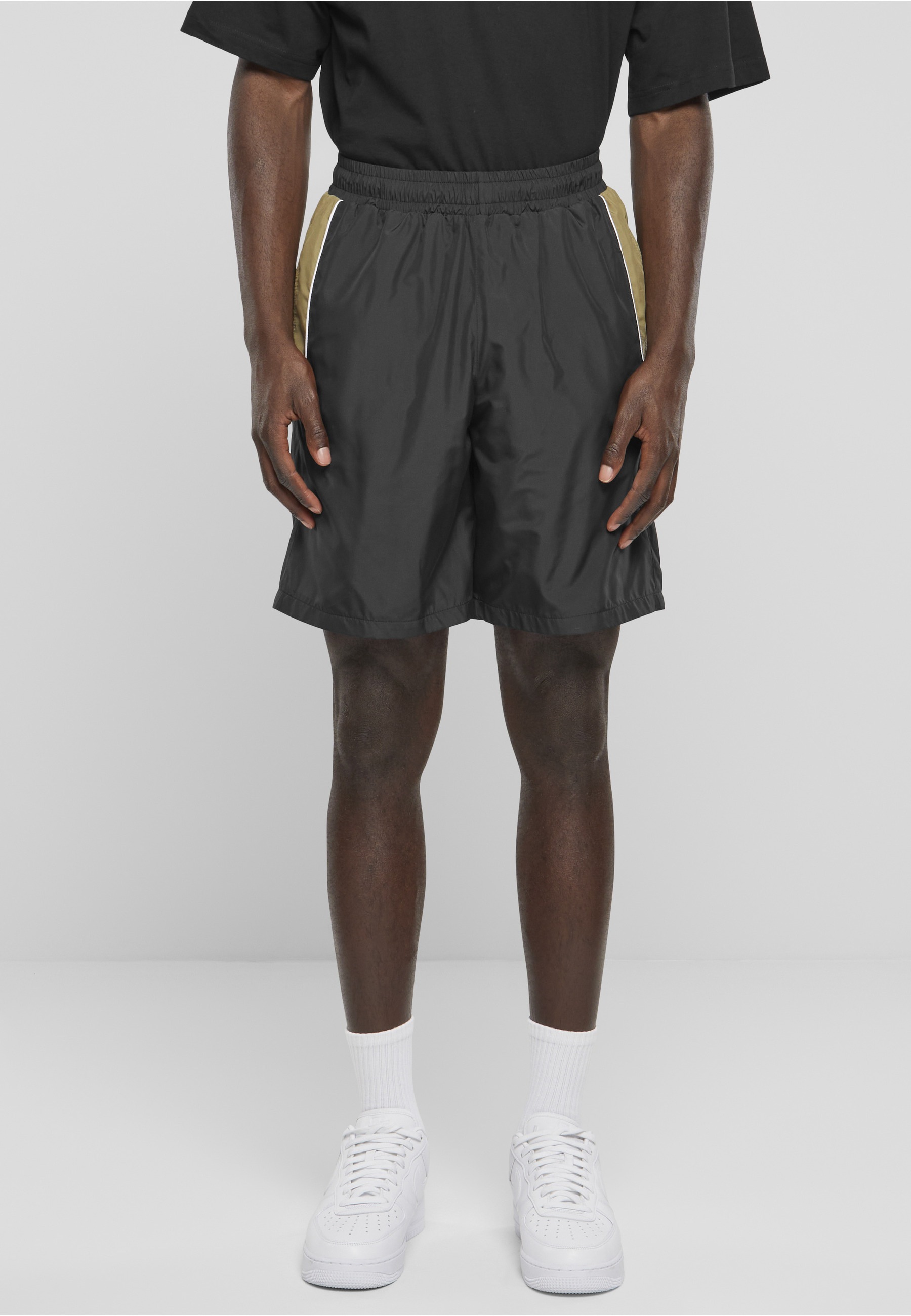 URBAN CLASSICS Sweatshorts »Urban Classics Herren Piped Track Shorts«