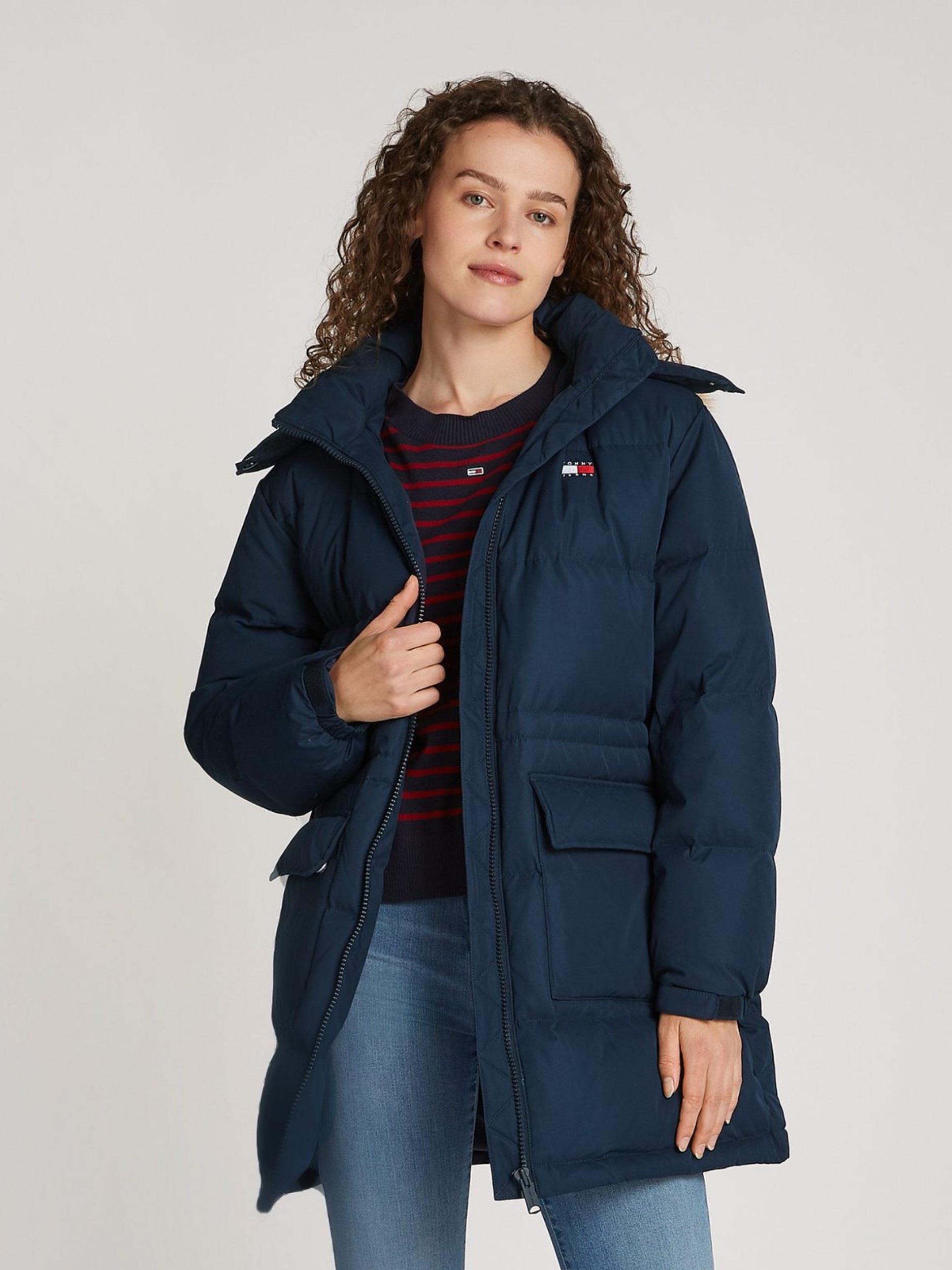 Tommy Jeans Steppjacke "TJW MIDI ALASKA FAUX FUR" mit Kapuze mit Fellimitat günstig online kaufen