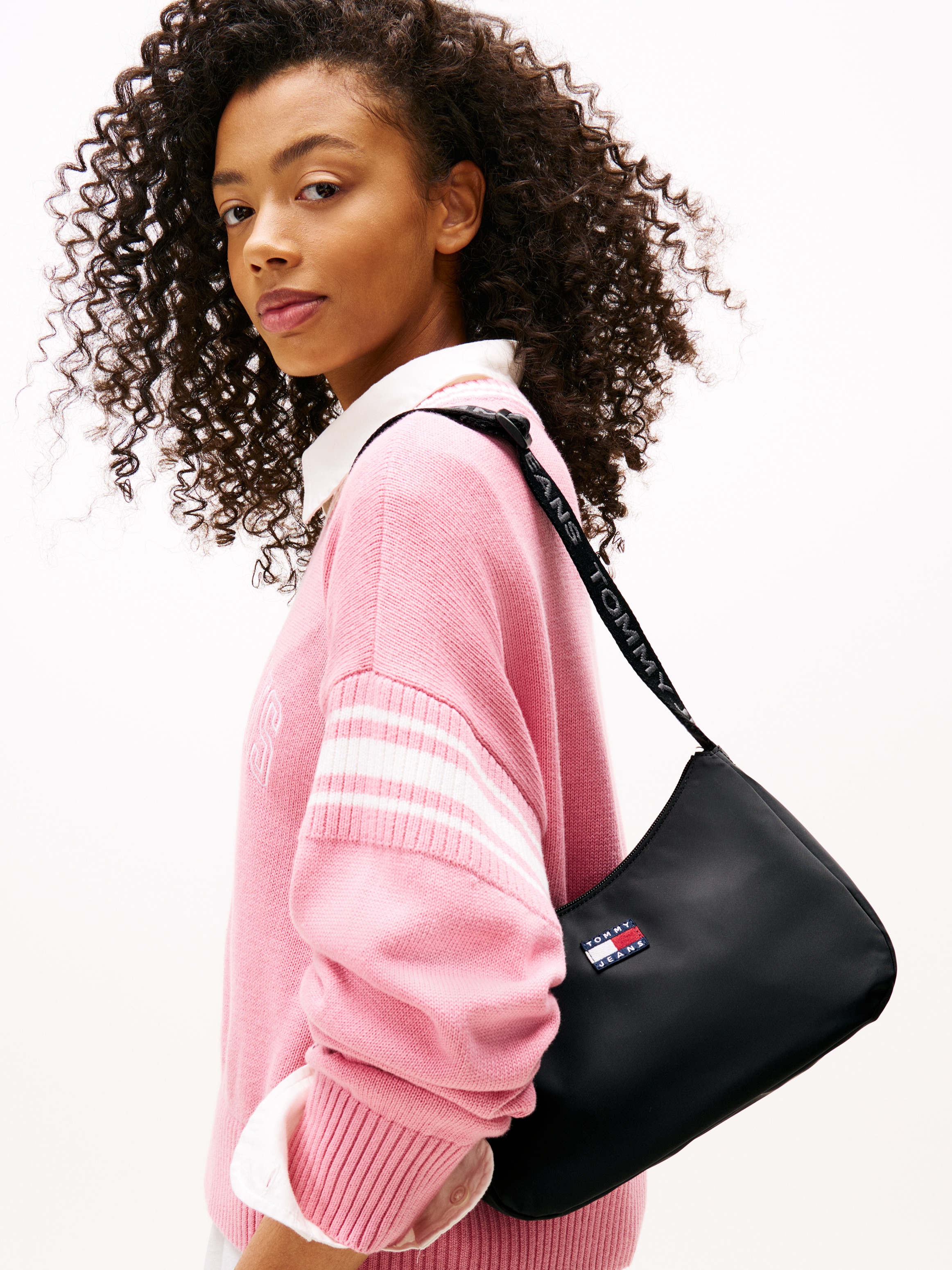 Tommy Jeans Schultertasche »TJW ESS DAILY SHOULDER BAG«, Damen Tragetasche mit logobedrucktem Riemen