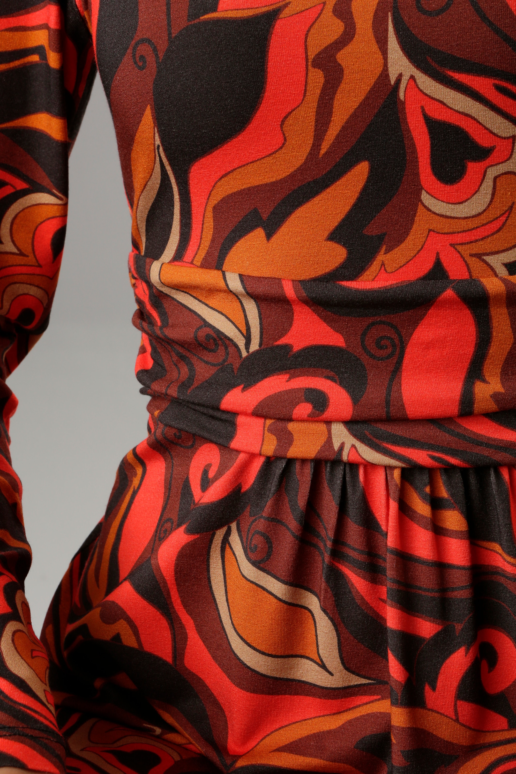 Aniston SELECTED Jerseykleid, mit Raffung für | der BAUR Taille - KOLLEKTION NEUE bestellen in