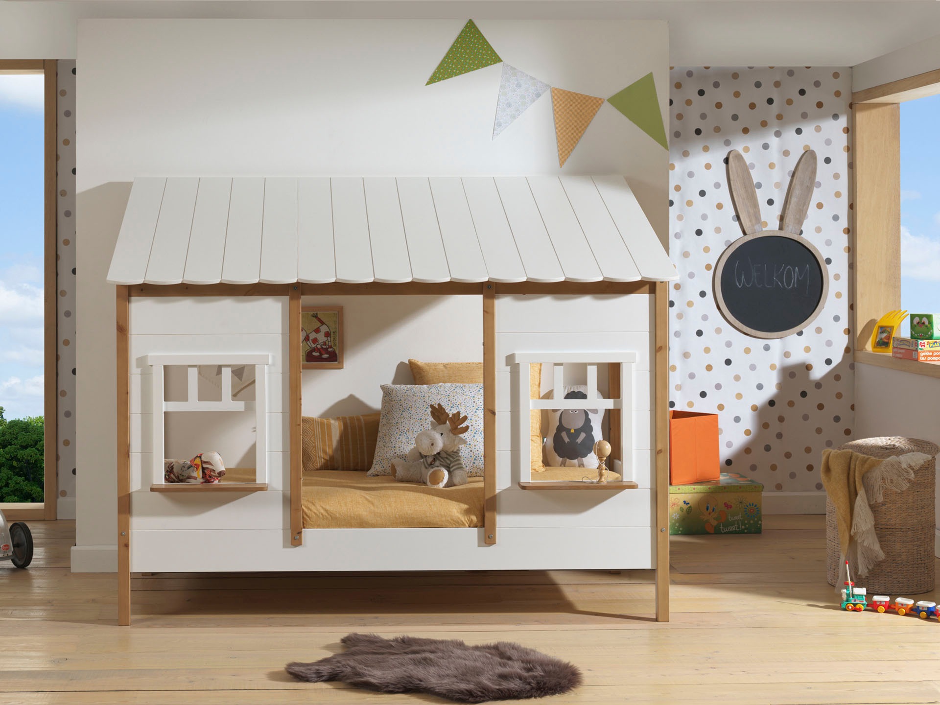 Vipack Kinderbett "Hausbett, aus MDF und Massivholz weiß lackiert mit farbl günstig online kaufen
