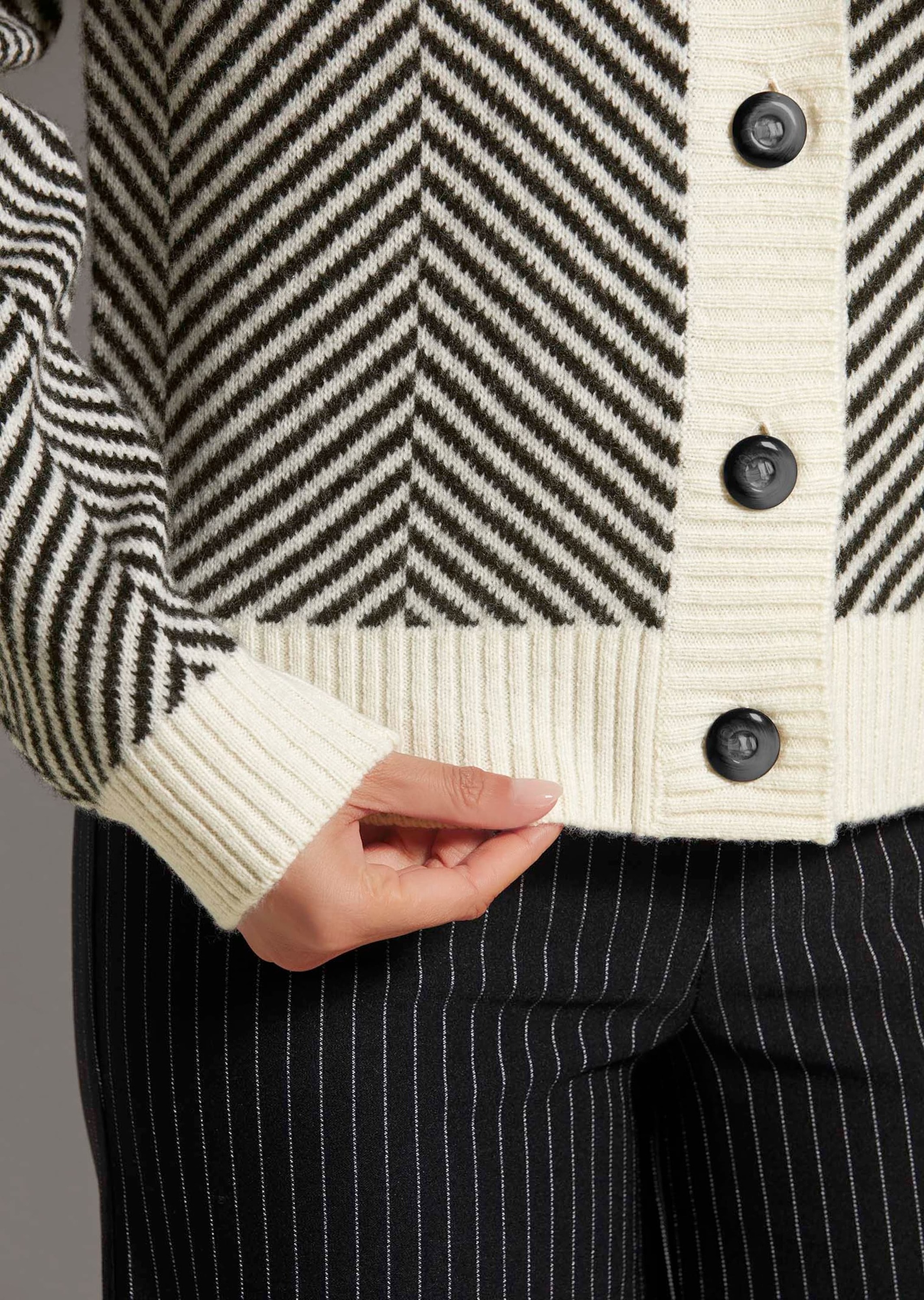 MADELEINE Strickjacke »Strickjacke Strickjacke mit Jacquard-Muster«