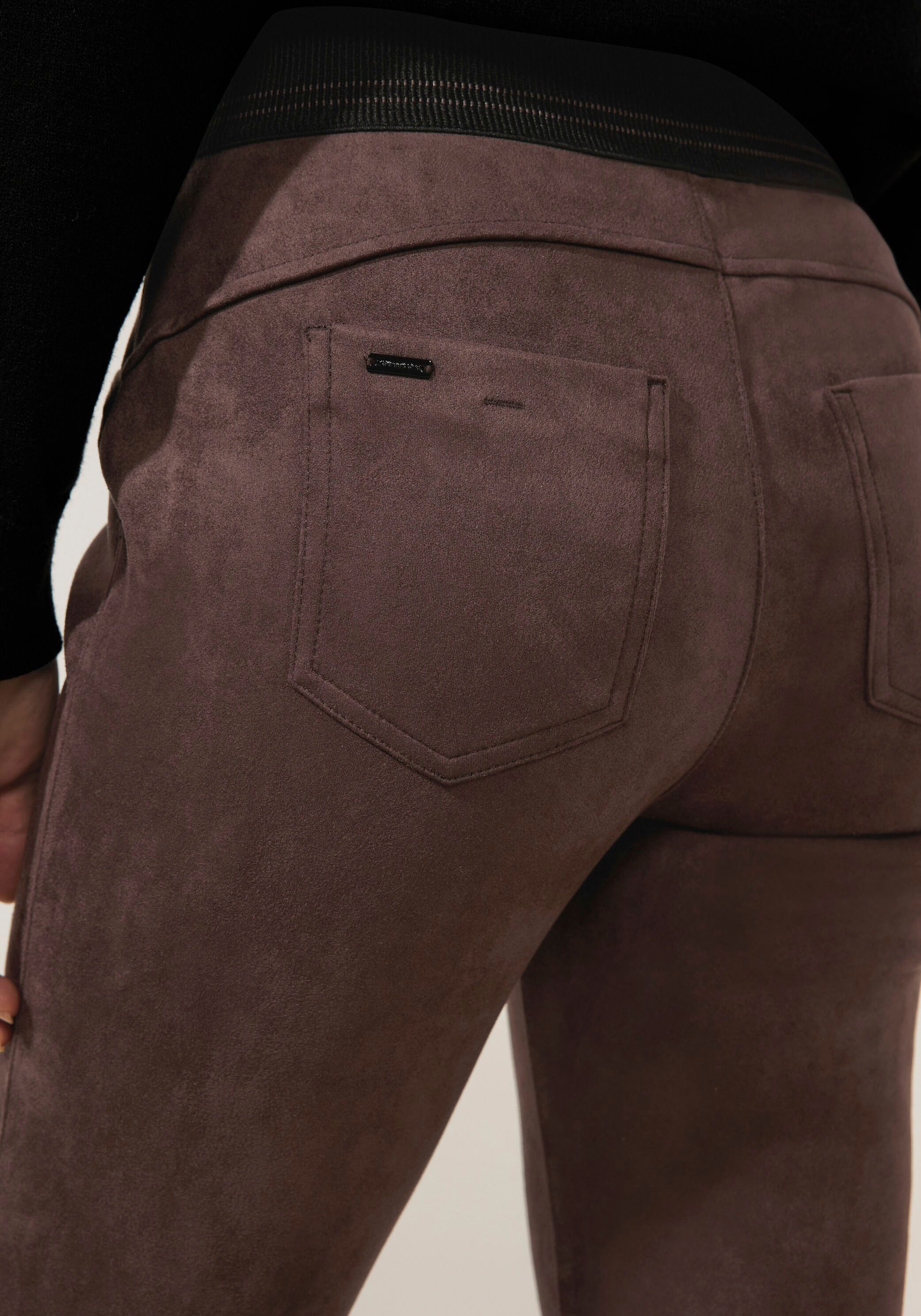 mit hinten | BAUR Outdoorhose, kleinem Metalllabel STREET ONE