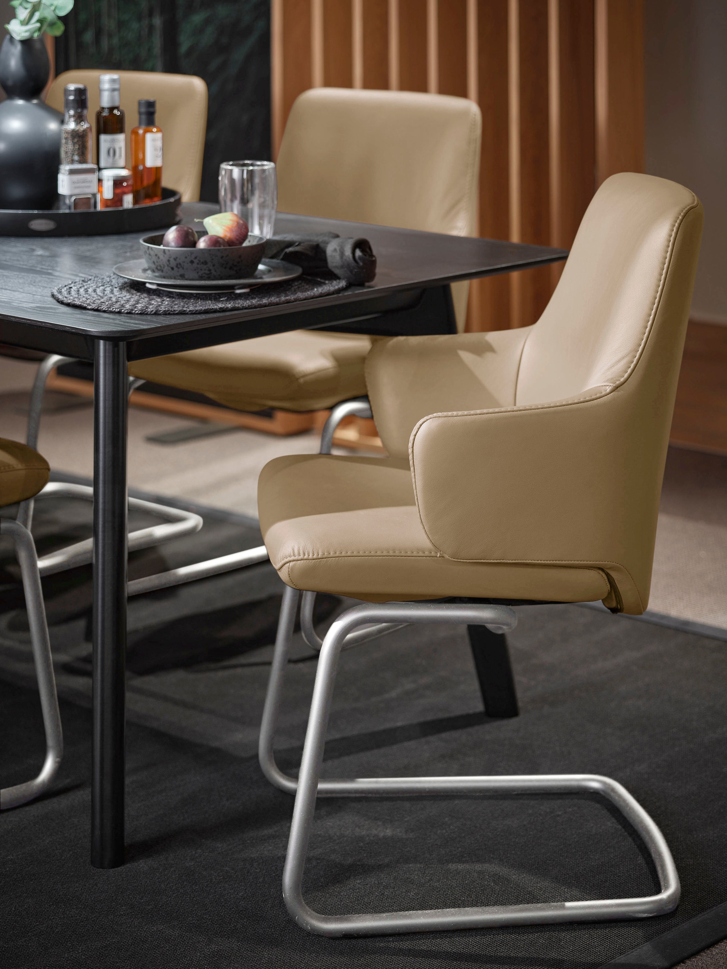Polsterstuhl STRESSLESS "Laurel", beige (sand paloma, chrom glänzend), B:58cm H:92cm T:60cm, Leder PALOMA: PALOMA ist ein durchgefärbtes Semianilin-Möbelleder mit natürlicher Narbung., Stühle, Polsterstuhl, Low Back mit Armlehne, Größe L, mit Beinen aus S