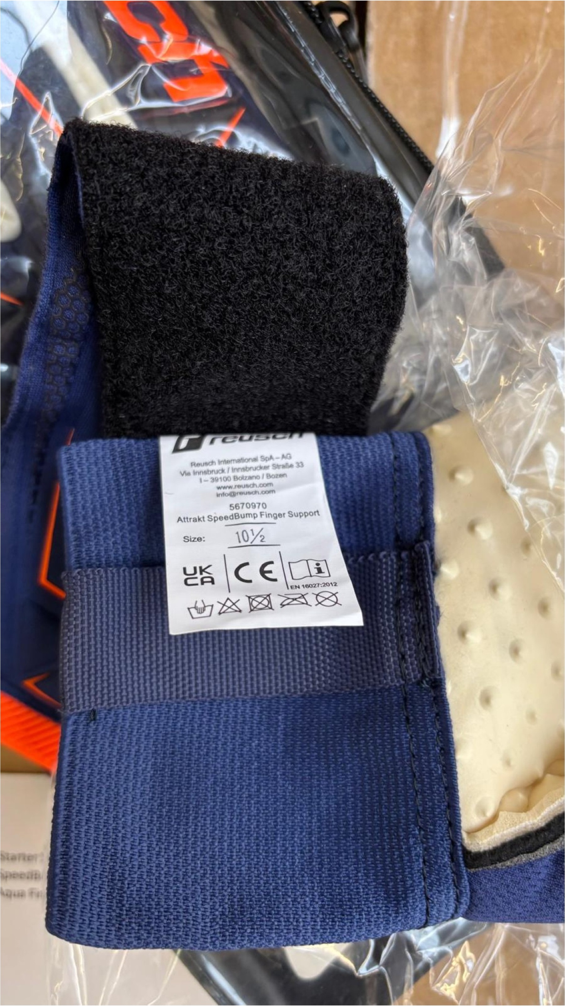 Reusch Torwarthandschuhe »Attrakt SpeedBump Finger Support« mit maximaler Sicherheit für die Finger