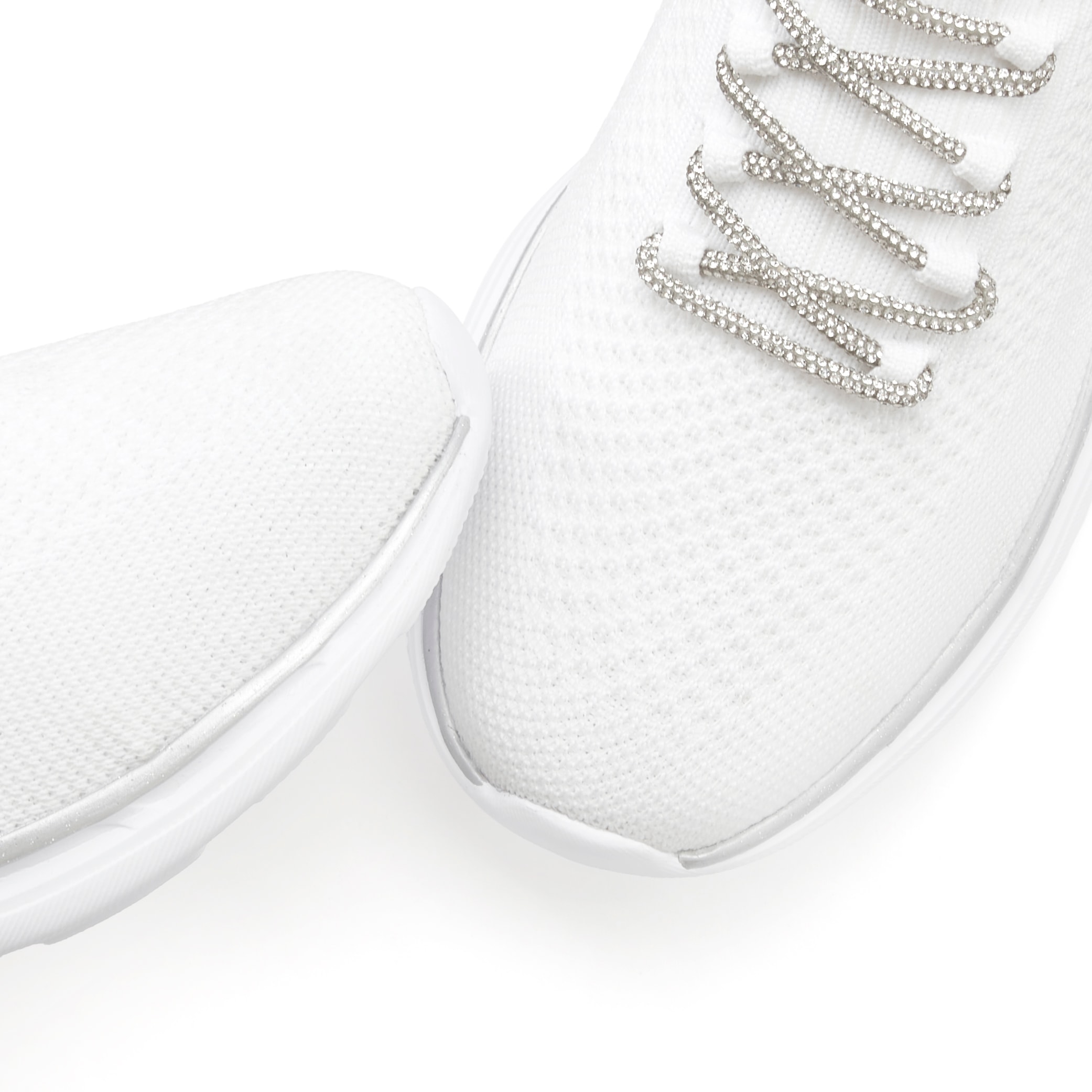 LASCANA Sneaker, mit modischer Glitzerschnürung VEGAN