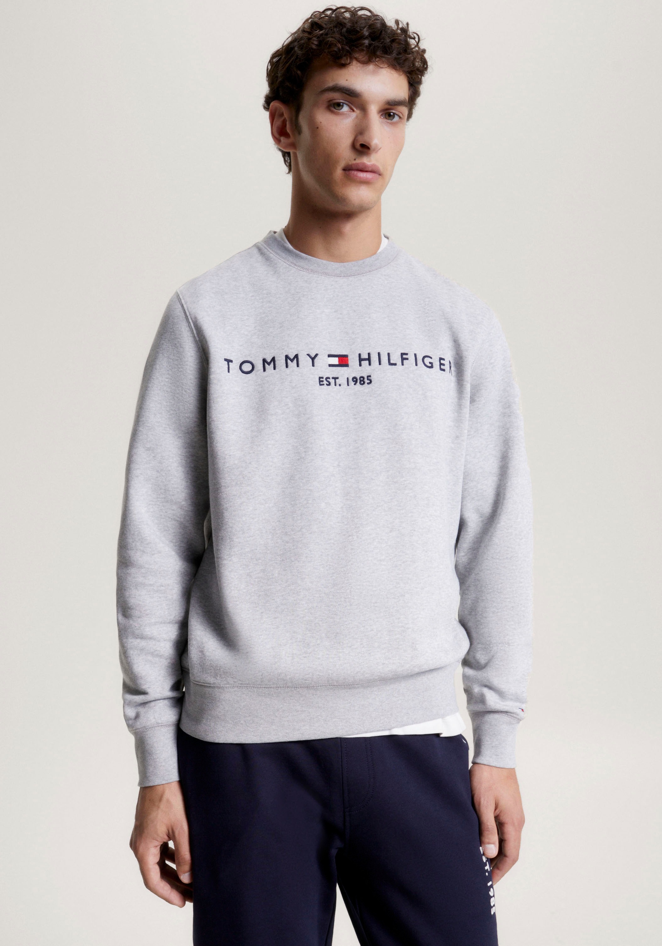 Tommy Hilfiger "TOMMY LOGO SWEATSHIRT mit Rundhals und Stickerei", unifarbe günstig online kaufen