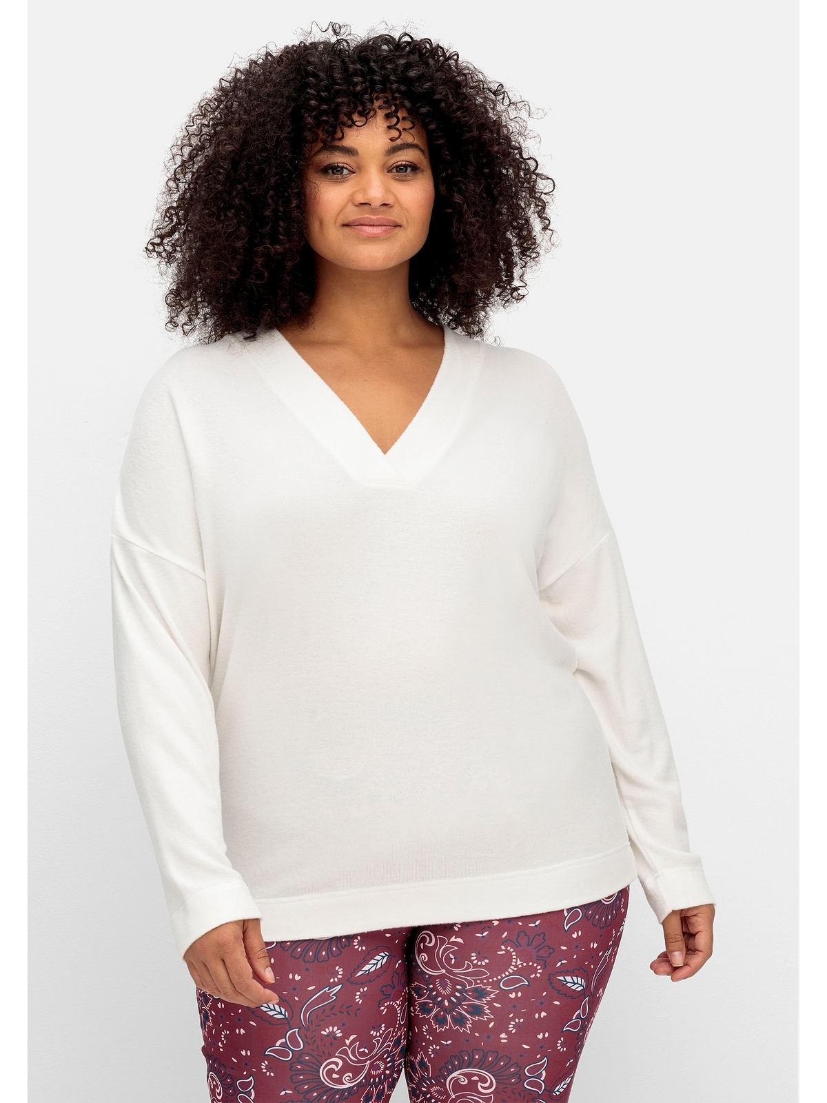 Sweatshirt »Große Größen«, aus softem Feinstrick, mit kleiner Stickerei