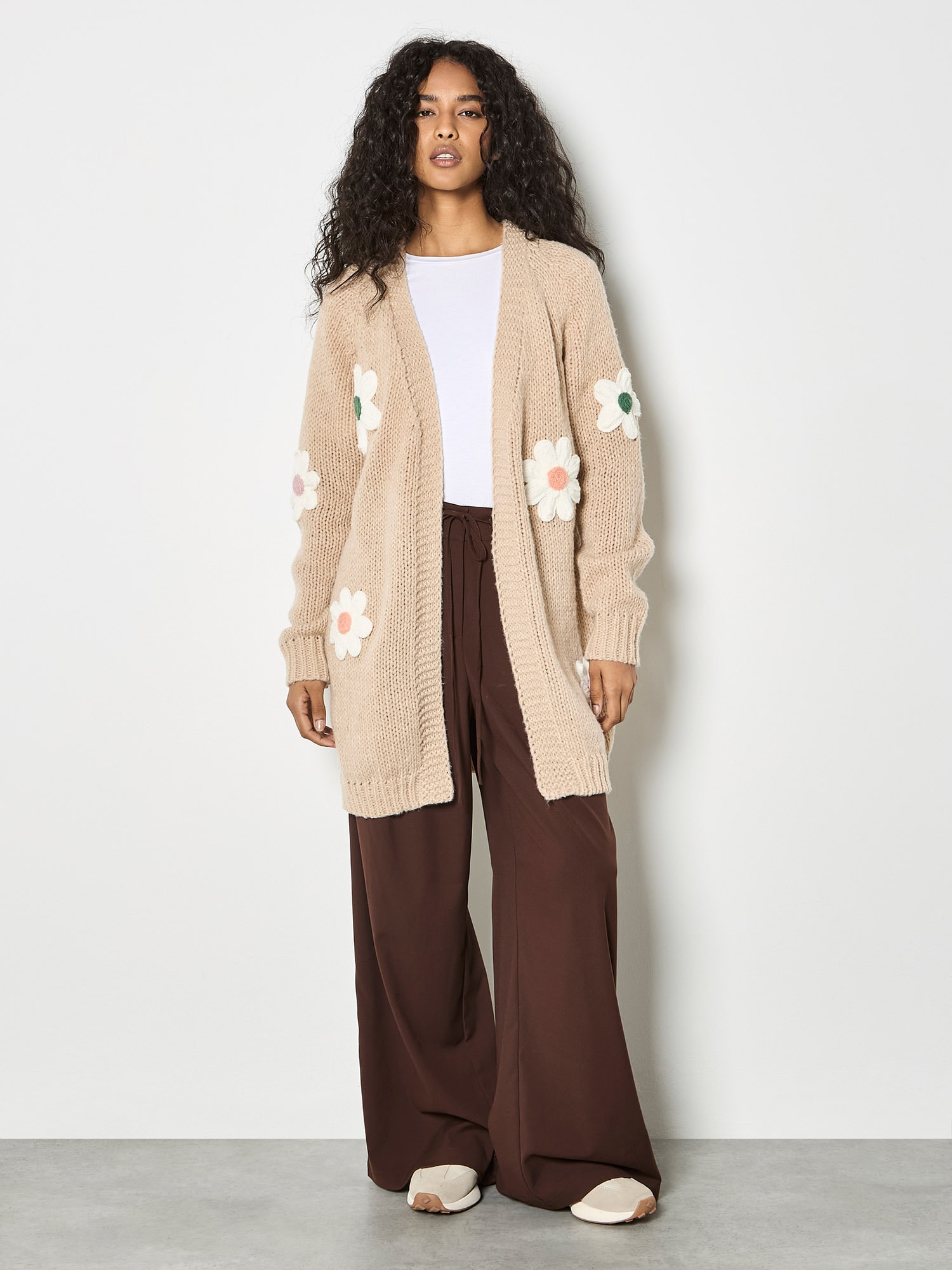 Apricot Cardigan »3D-Gänseblümchen-Strickjacke aus grobem Strick« Blumenapplikation