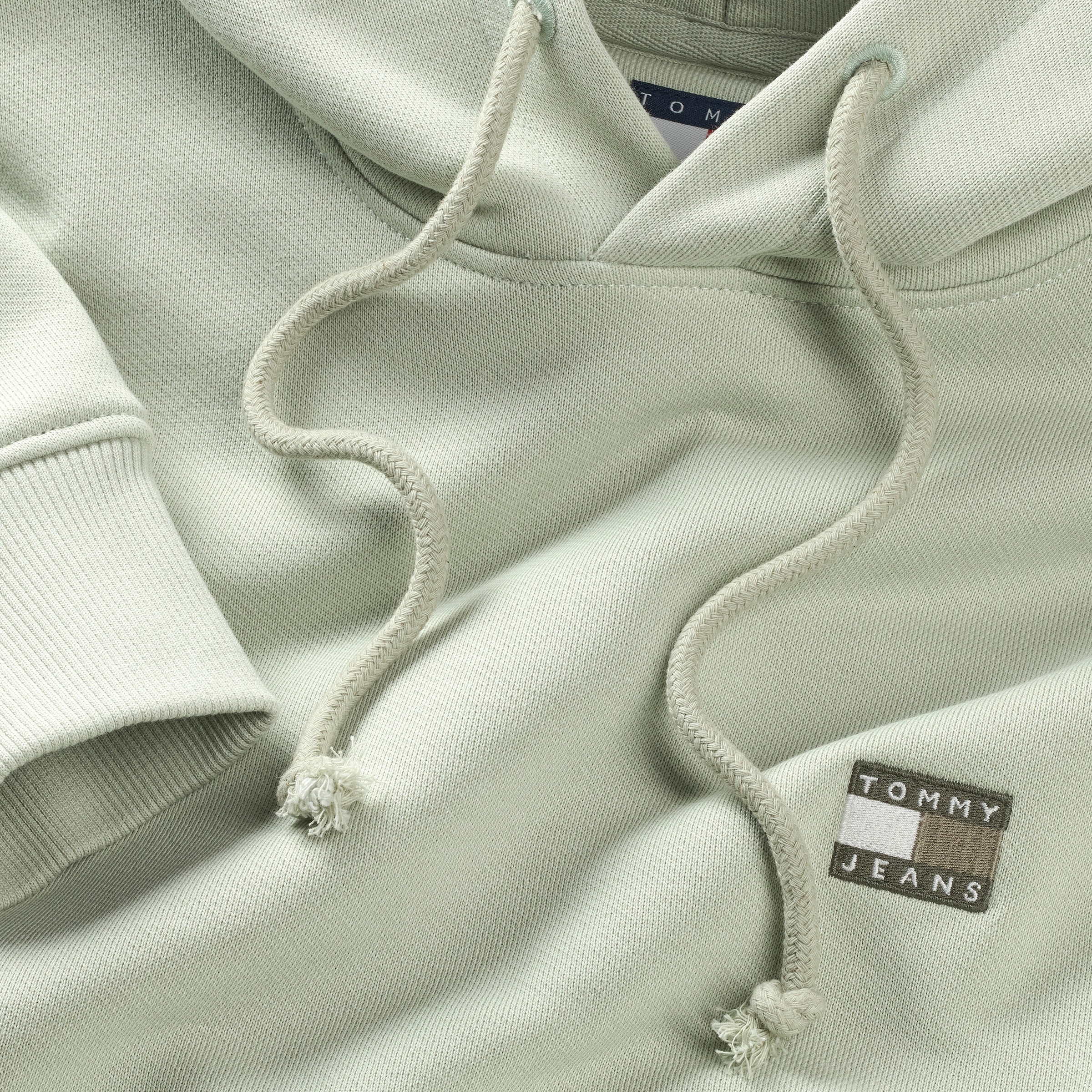 Tommy Jeans Hoodie »TJM REG BADGE HOODIE EXT«, Mit Rundhalsausschnitt