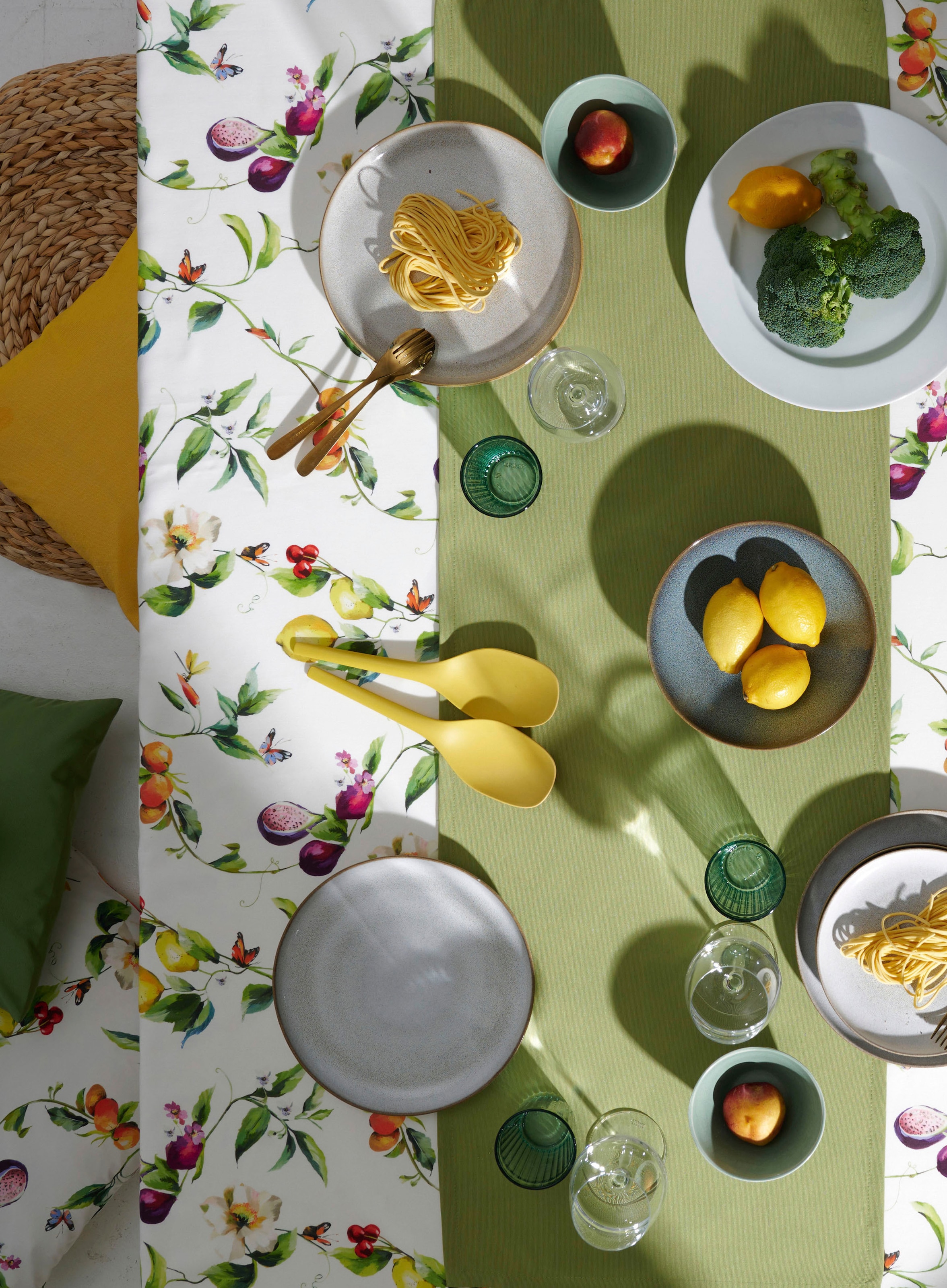APELT Tischdecke »6851 SUMMERTIME, Sommerdeko, Sommer«, (1 St.), mit Blüten  und Früchten, Digitaldruck | BAUR