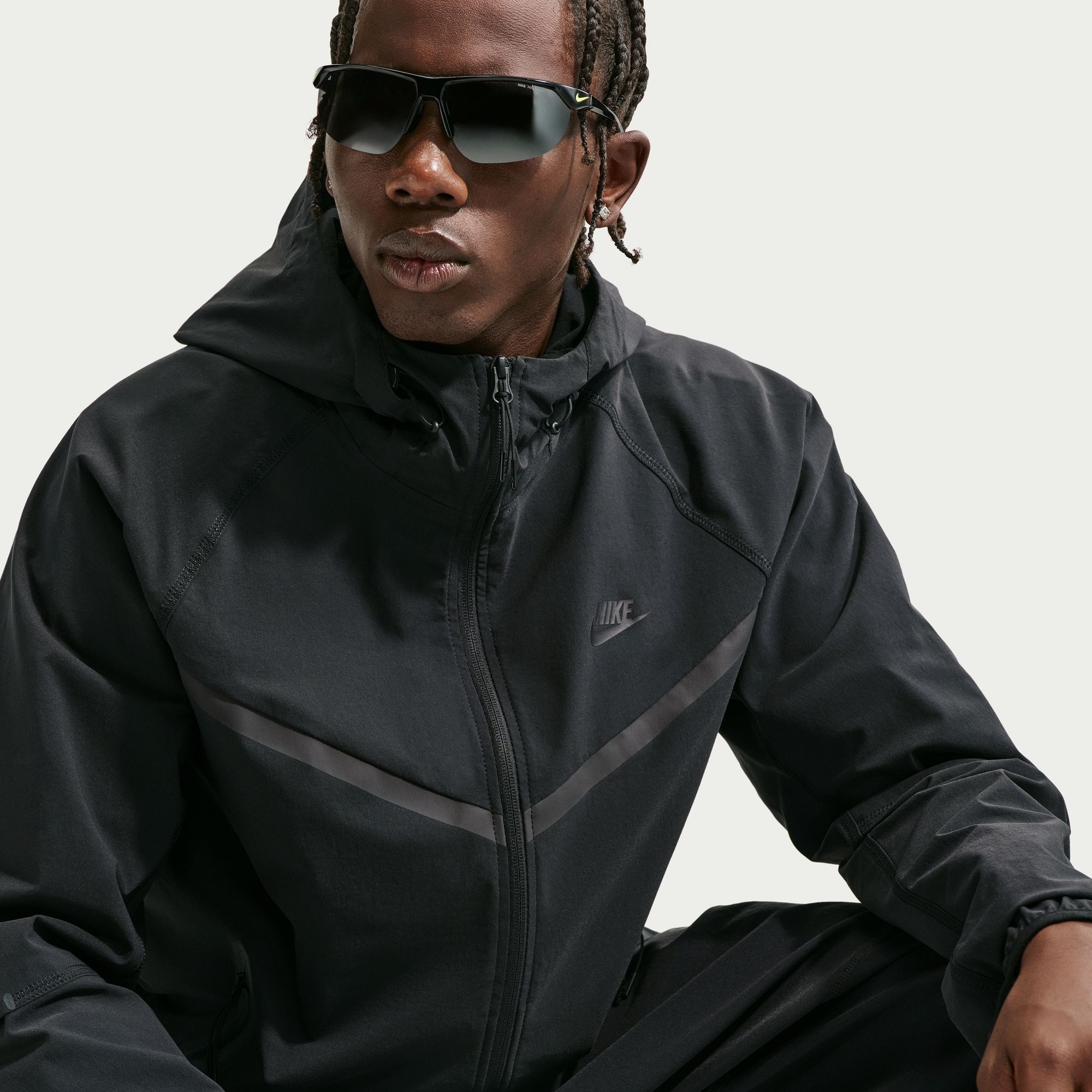 Nike Sportswear Trainingsjacke »Nike Tech Men's Dri-FIT Woven Full-Zip Windrunner Jacket« mit durchgehendem Reißverschluss, aus Woven-Material