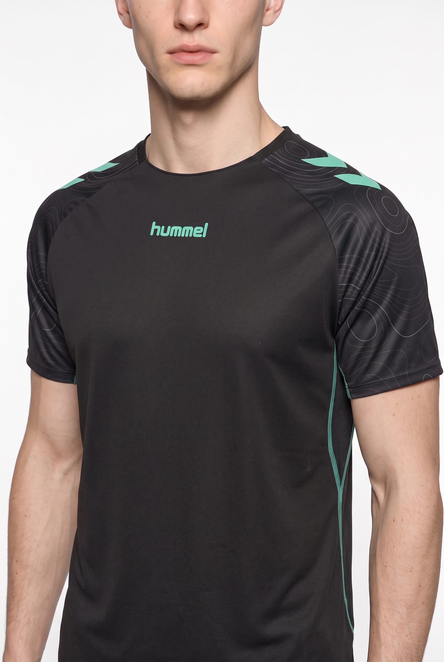 hummel Trainingsshirt »HMLBLAZE 2.0 TRAINING JERSEY S/S« mit Belüftung, aus Polyester