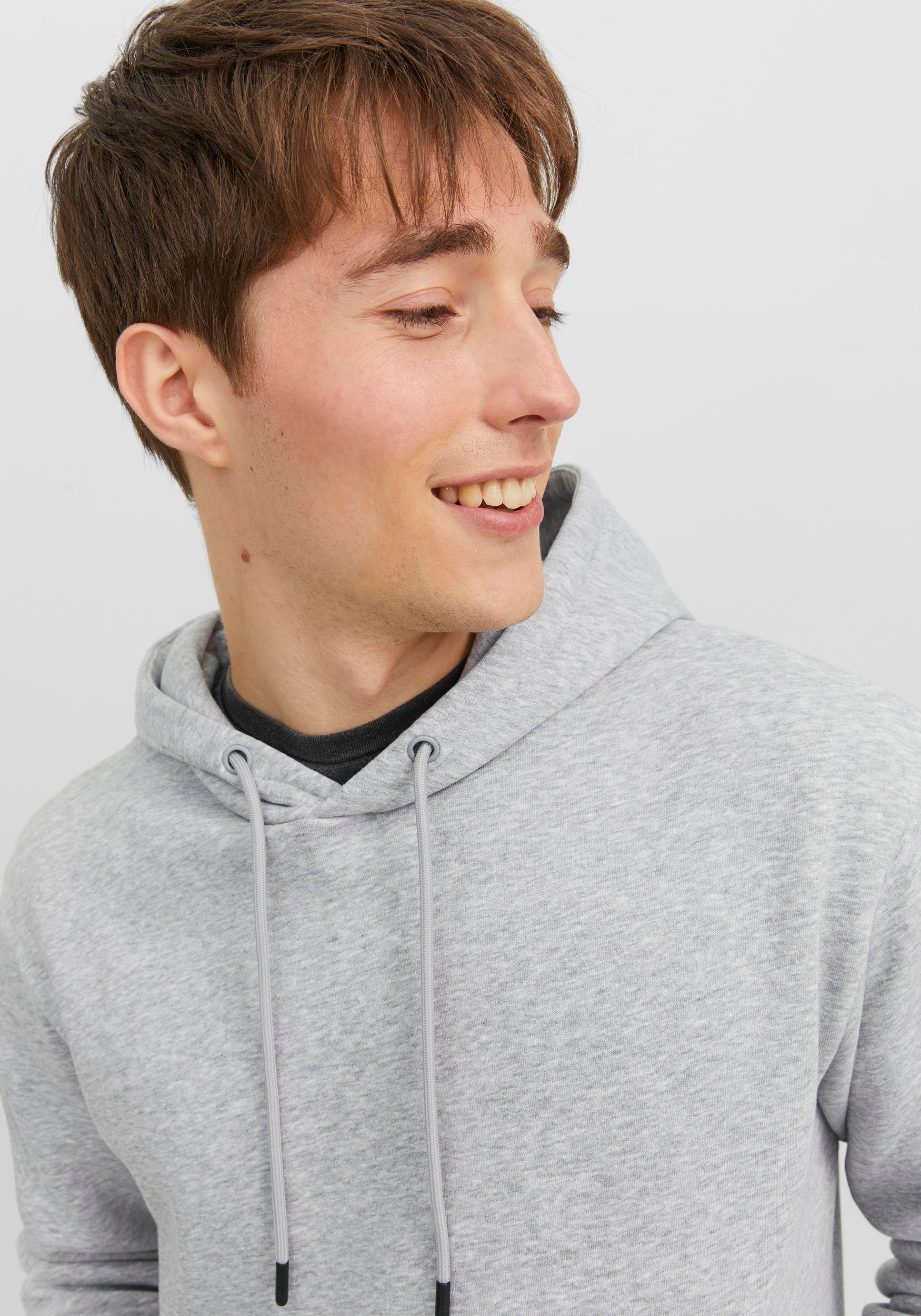 Jack & Jones Kapuzensweatshirt »JJEBRADLEY SWEAT HOOD NOOS«, mit Känguru Tasche