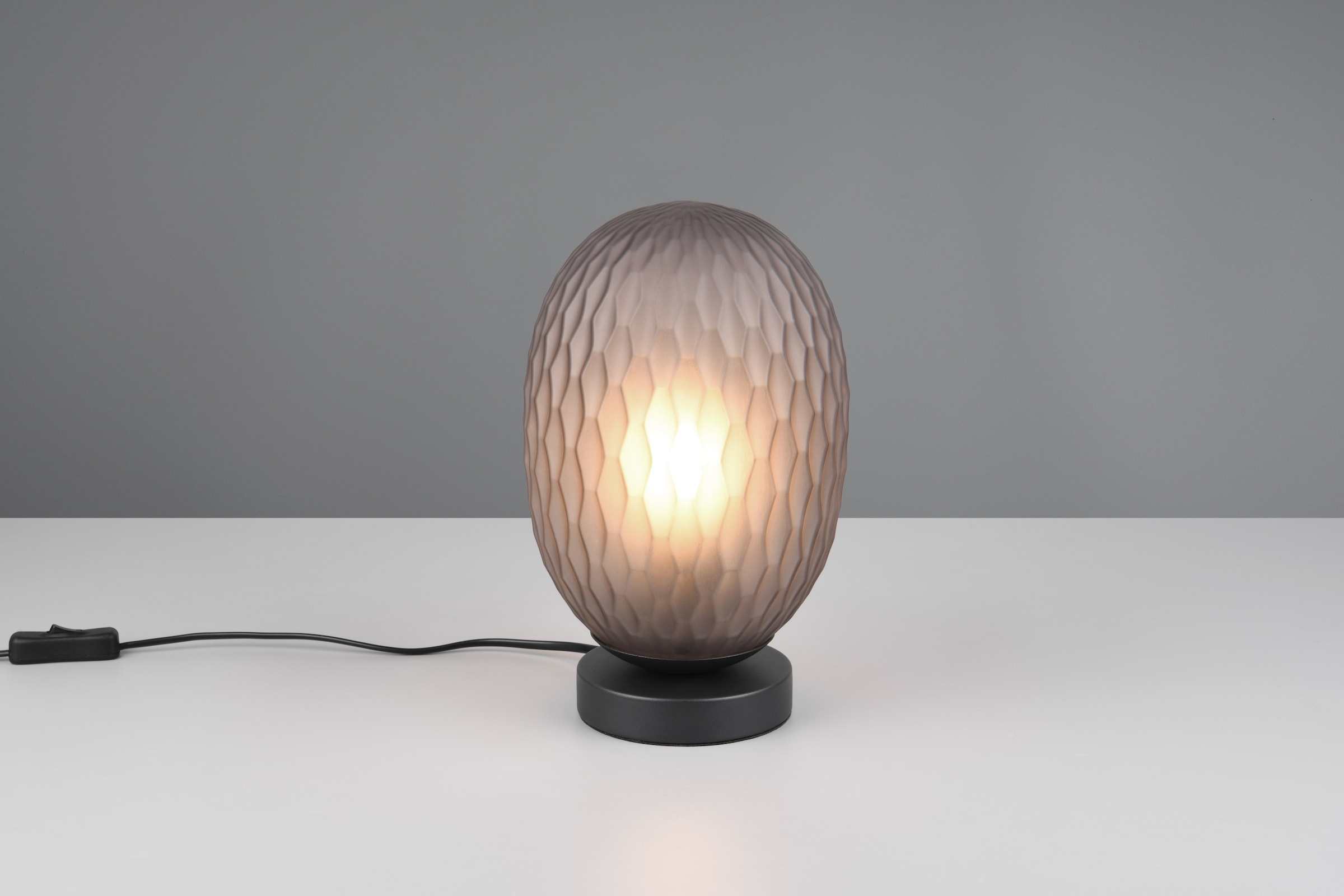 TRIO Leuchten Tischleuchte »FACETTE, Nachttischlampe mit Glas-Schirm Ø 18cm, Schnurschalter« E27 1 Stk. warmweiß - kaltweiß exkl. Leuchtmittel 1x E27 max 25W, Höhe 29cm, Tischlampe Schlafzimmer