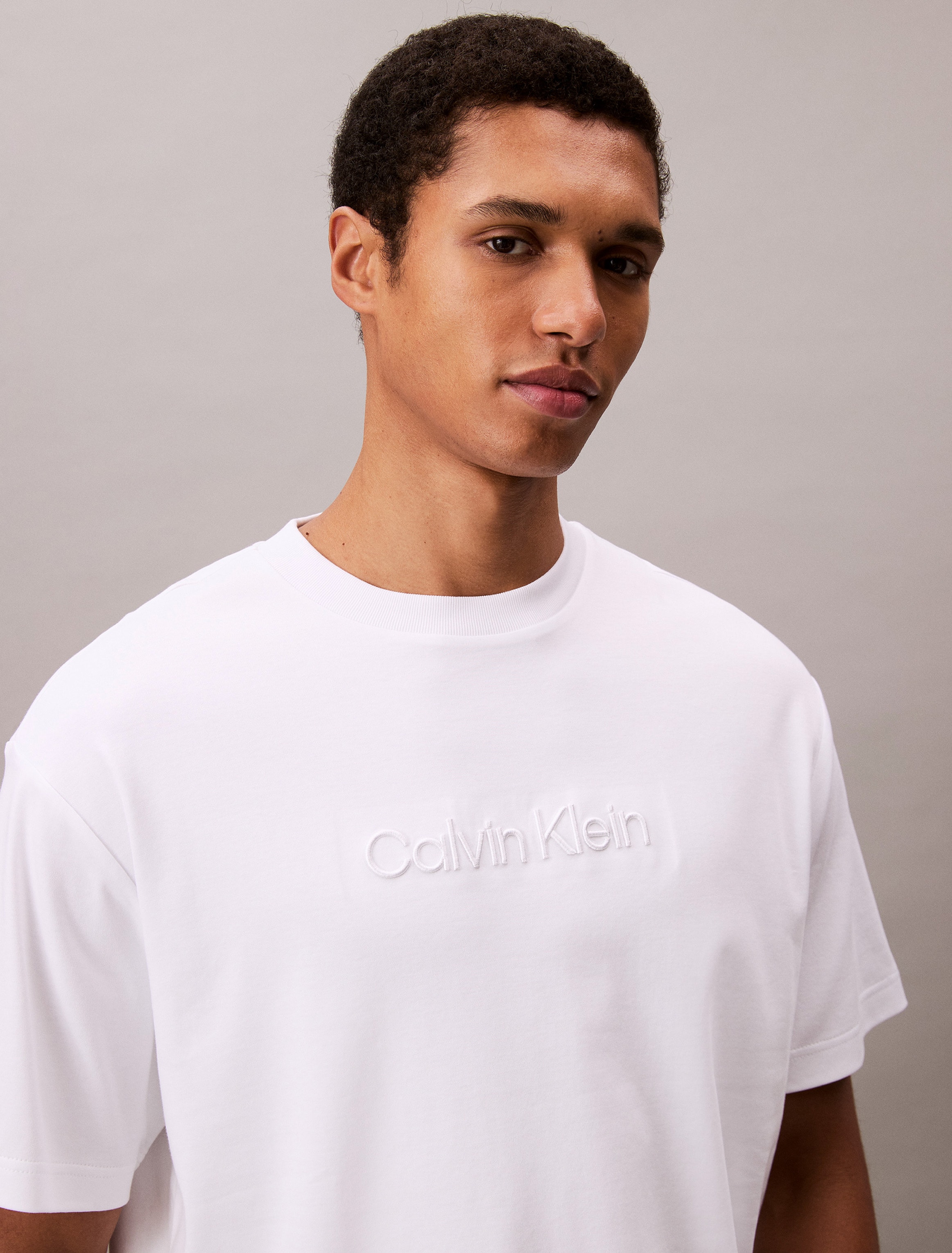 Calvin Klein T-Shirt »A - Rel Fashion Logo Tee«, Mit Rundhalsausschnitt