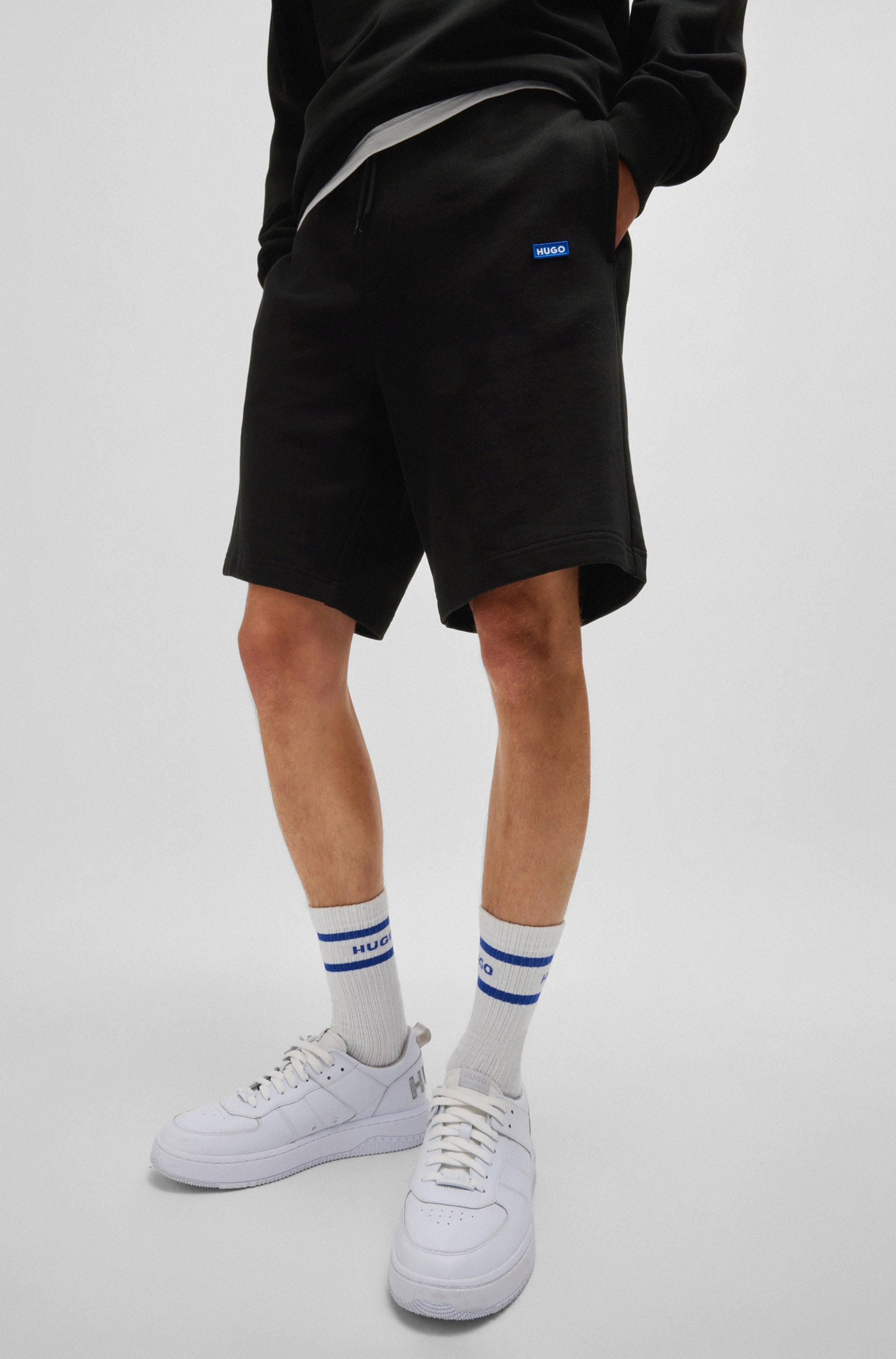 HUGO Blue Sweatshorts »Nasensio«, mit Markenlabel