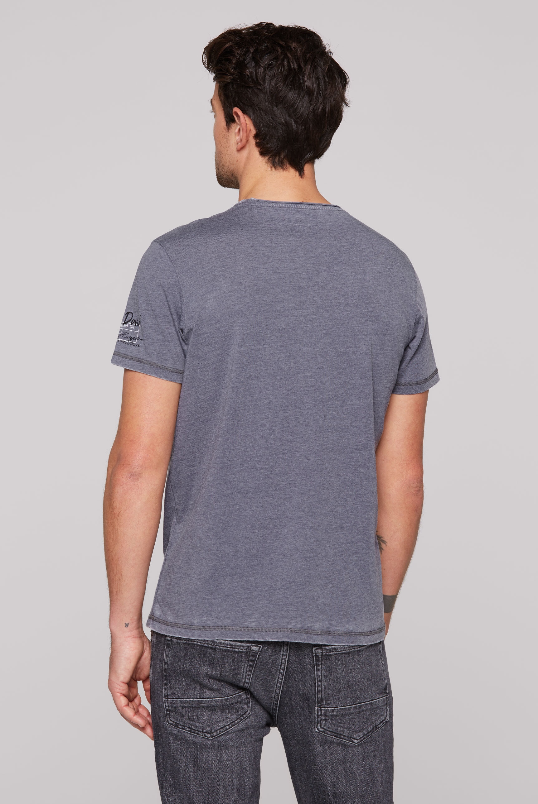 CAMP DAVID Rundhalsshirt, mit offener Kante am Ausschnitt