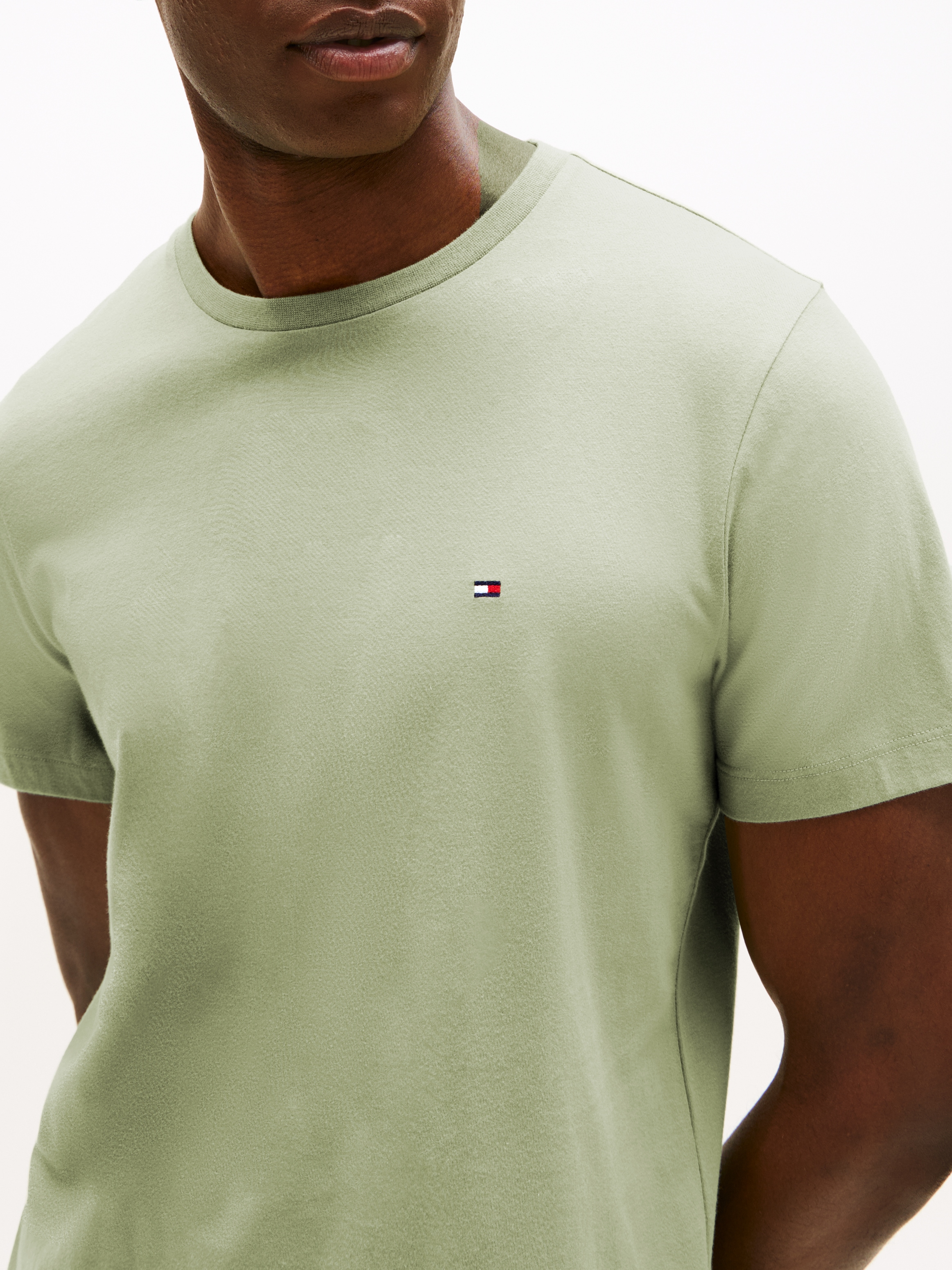 Tommy Hilfiger T-Shirt »ESSENTIAL REG FIT SOLID TEE«, mit Rundhalsausschnitt