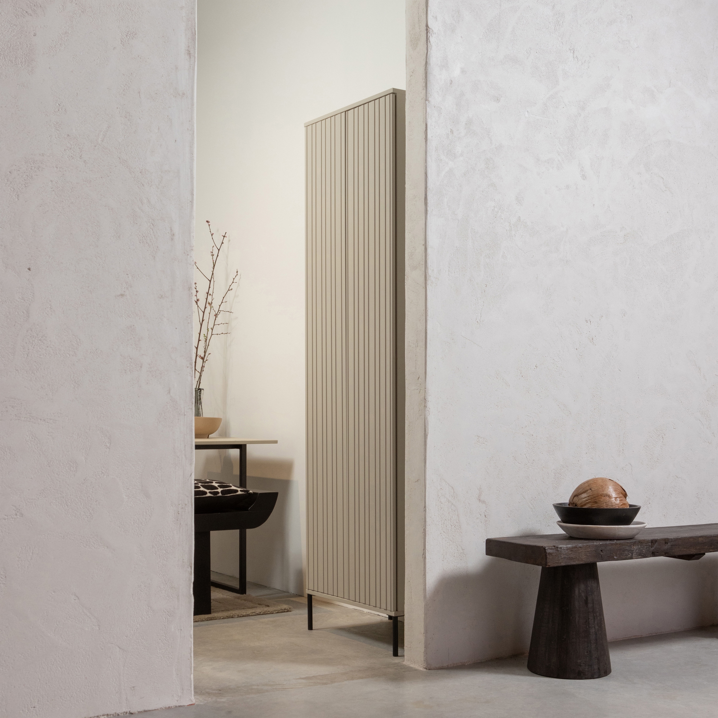 WOOOD Highboard »WOOOD NEW GRAVURE SCHRANK MIT SCHUBLADEN KIEFER DUST [fsc]« Gravure New Hochschrank von WOOOD mit Stauraum, Stil und Push-to-Open