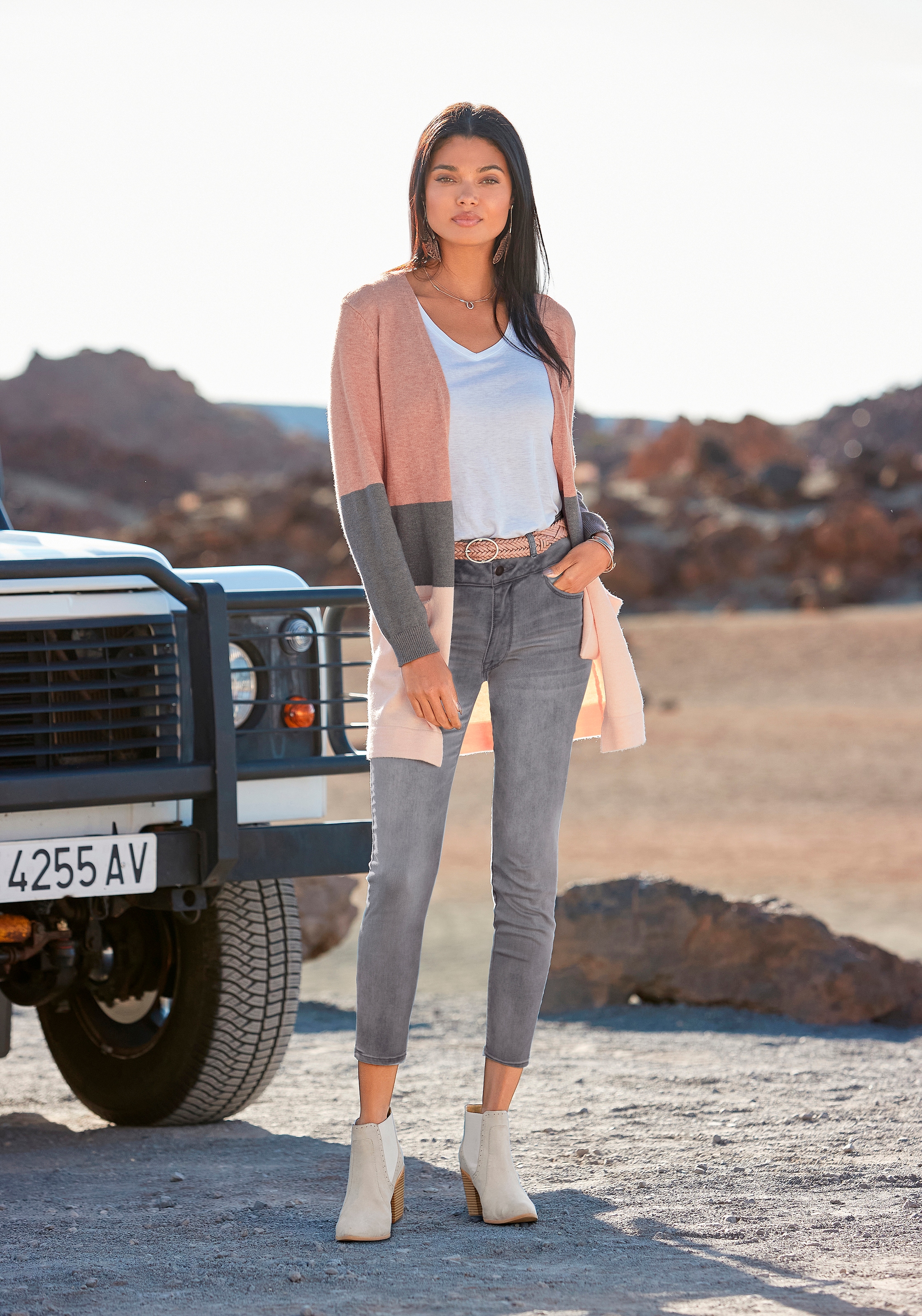 LASCANA High-waist-Jeans mit seitlicher Stickerei, elastische Skinny-Jeans günstig online kaufen