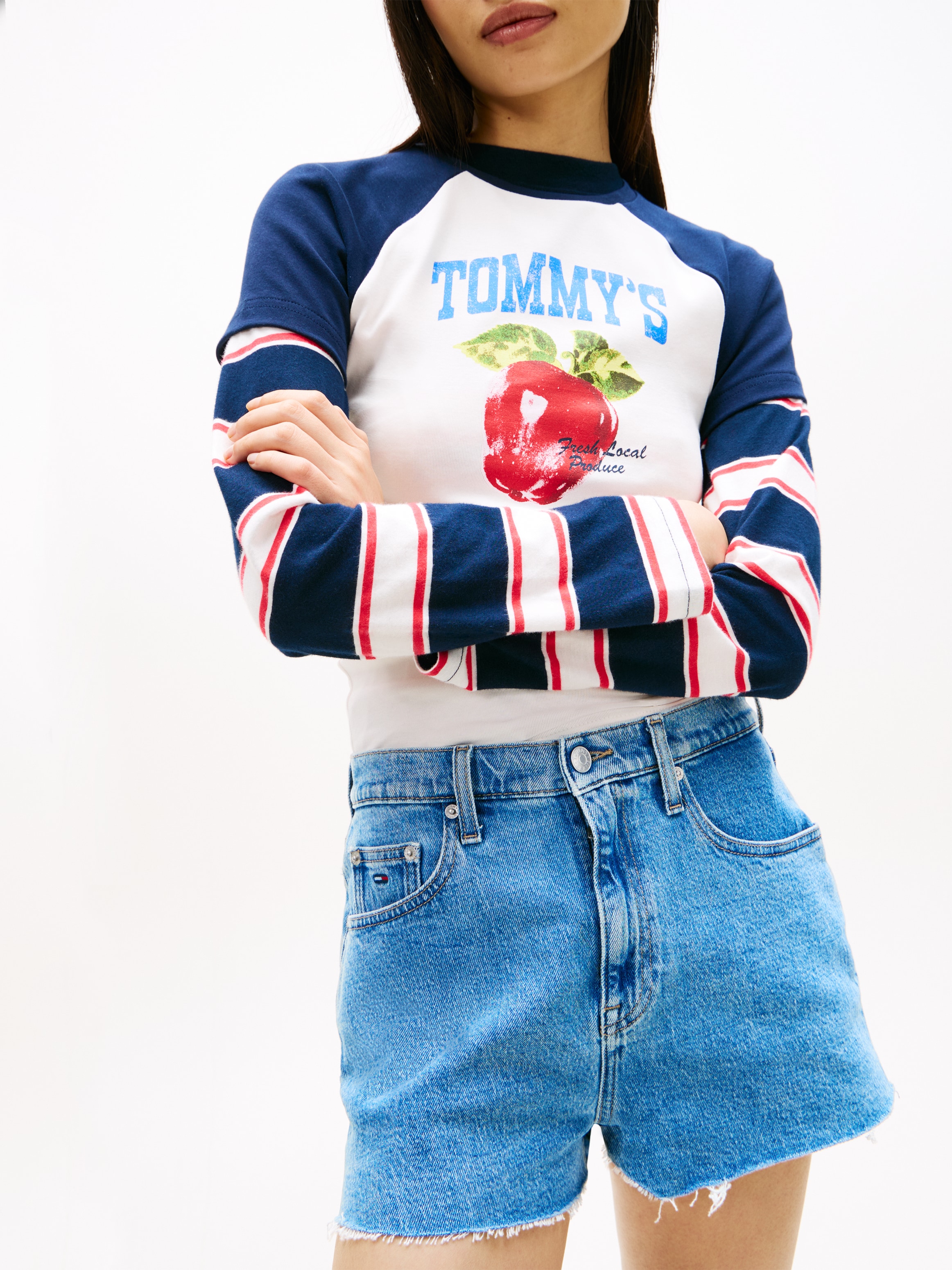 Tommy Jeans Jeansshorts »HOT PANT BJ4138« mit hohem Bund, authentische Stone-Waschung