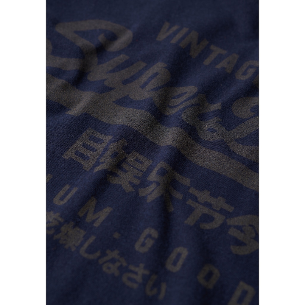 Superdry T-Shirt »Basic Shirt CLASSIC VL HERITAGE T SHIRT mit Logodruck«, (Klassische Passform mit Rundhalsausschnitt)