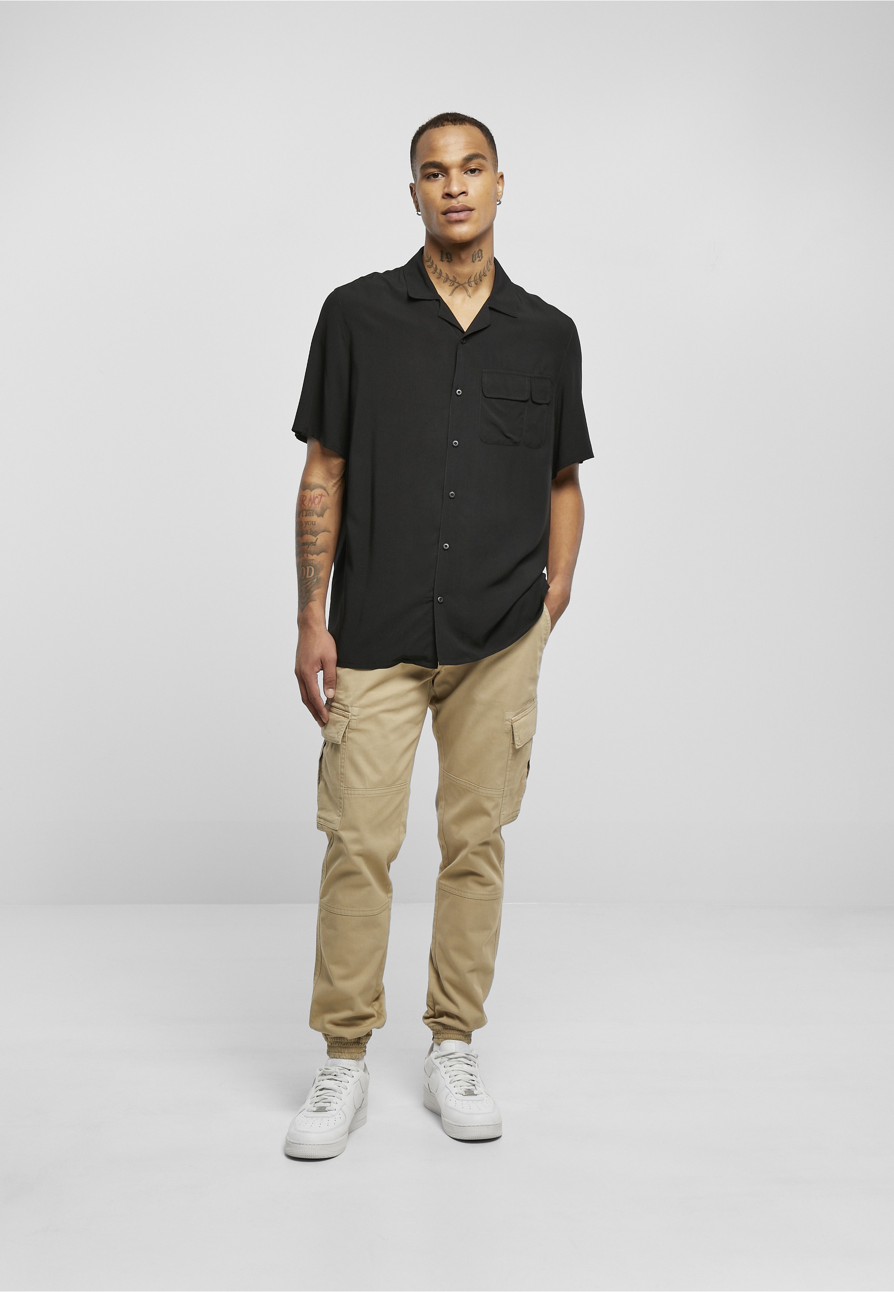 URBAN CLASSICS Kurzarmhemd »Urban Classics Herren Viscose Camp Shirt« 1 Stk.