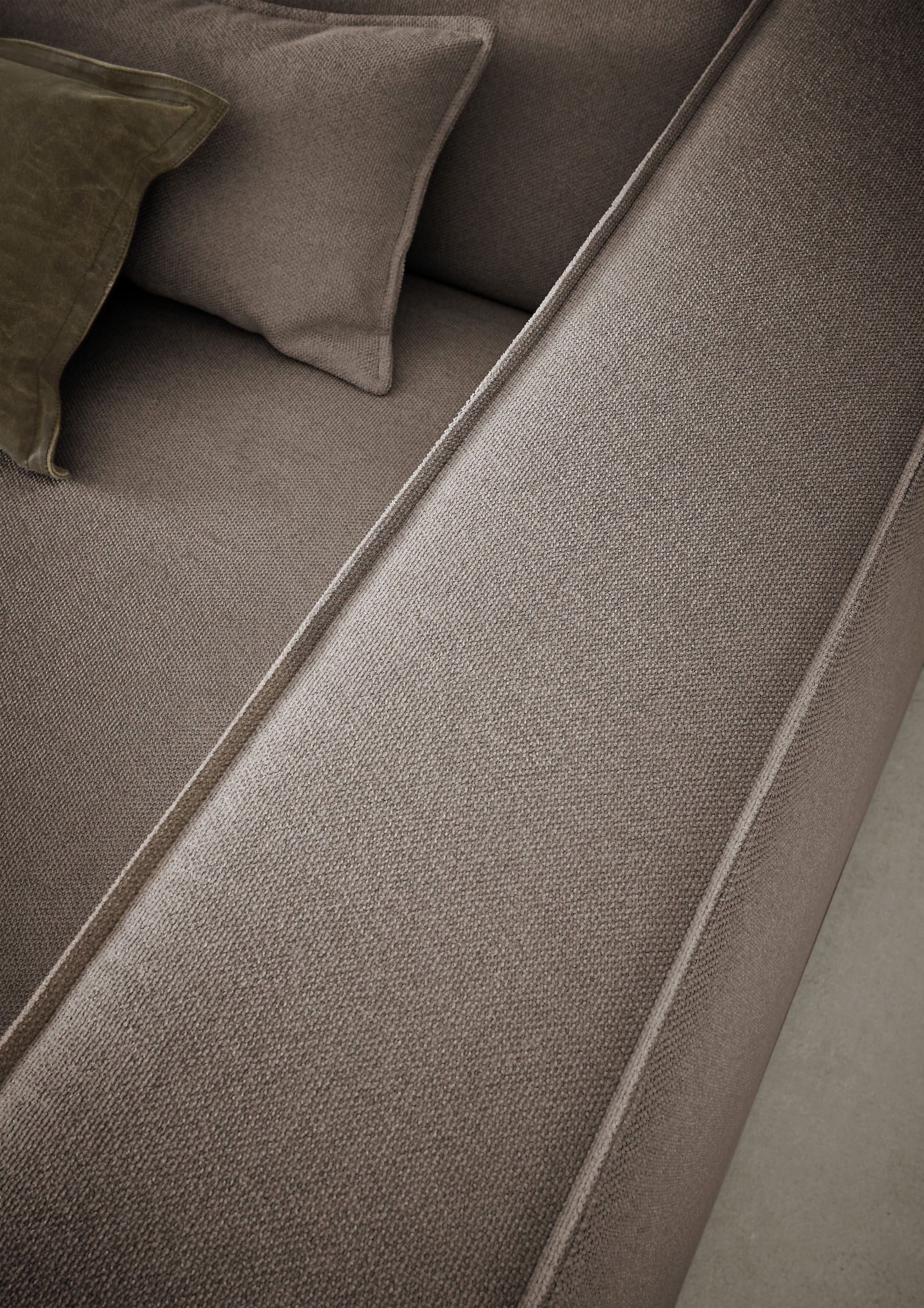LeGer Home by Lena Gercke Ecksofa »PIARA XXL, Big-Sofa in Cord oder Leinenoptik, L-Form, mit Kedernaht«, wahlweise Ottomane rechts/links, schwarze Füße, extra tiefe Sitzfläche
