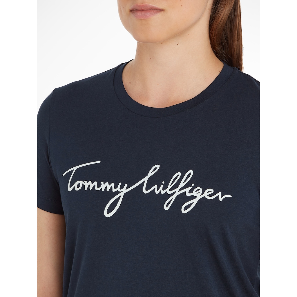 Tommy Hilfiger T-Shirt »HERITAGE CREW NECK GRAPHIC TEE«, mit Tommy Hilfiger Script Logo-Schriftzug & Logo-Flag am Saum