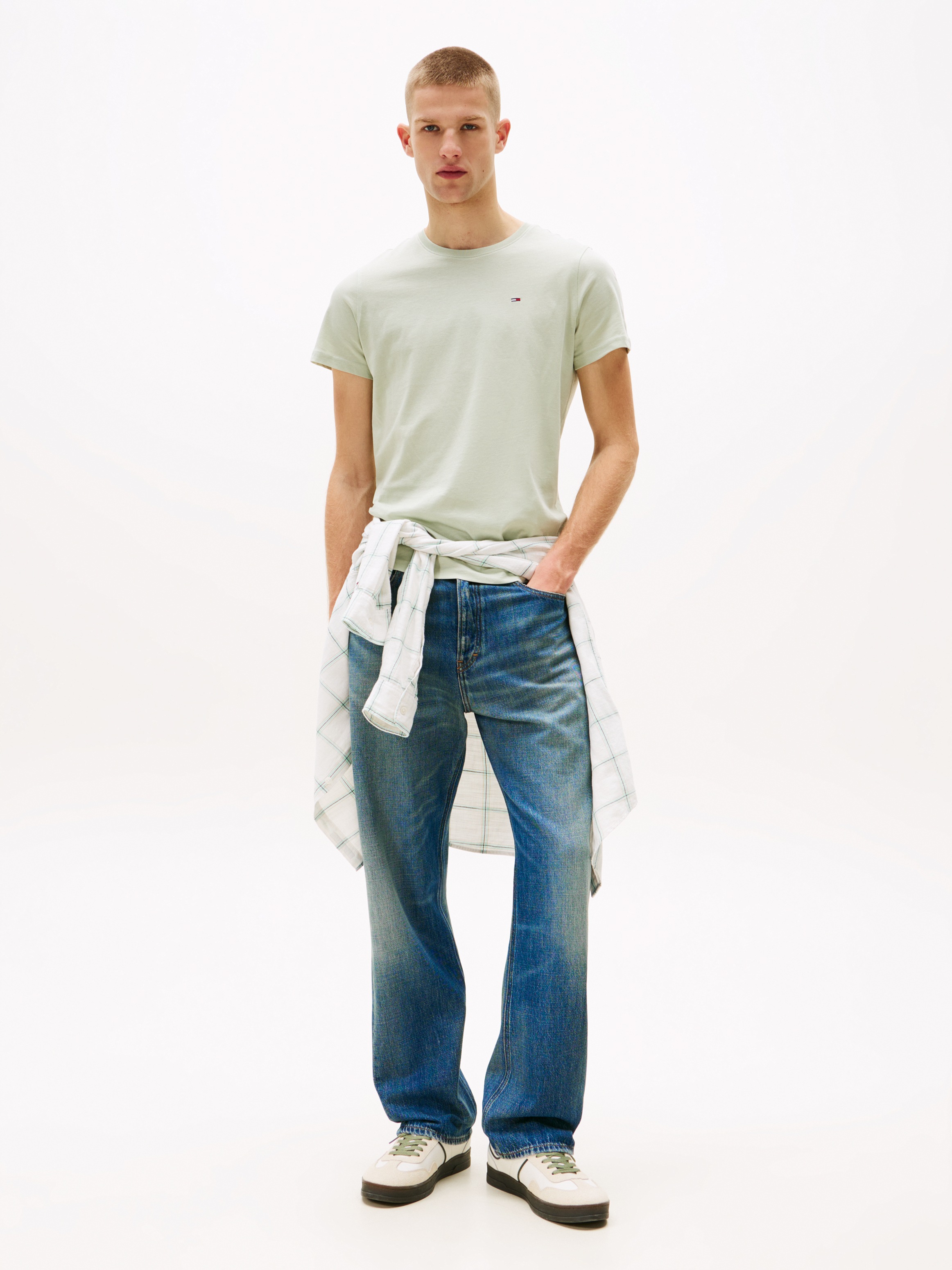 Tommy Jeans "TJM ESSENTIAL SOLID TEE" mit Rundhalsausschnitt und dezenter L günstig online kaufen