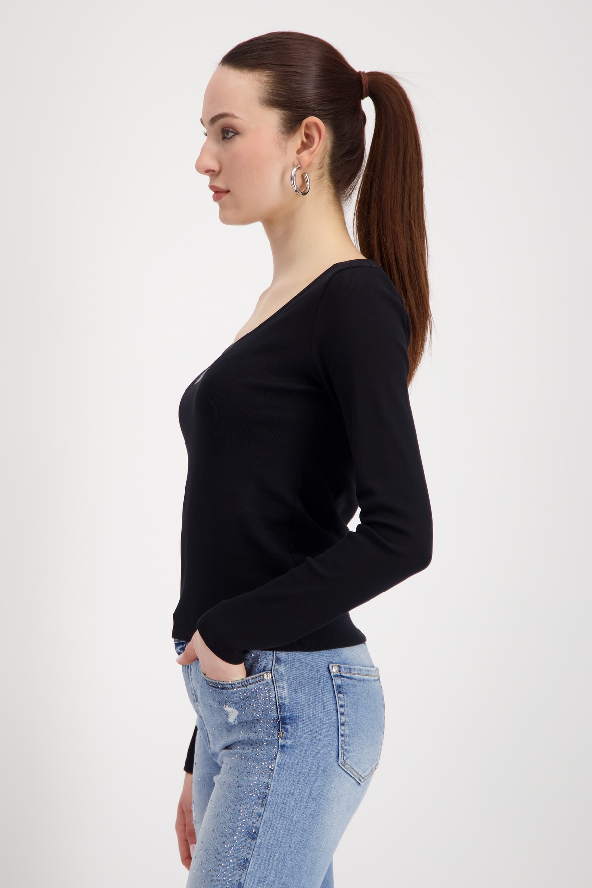 Monari Langarmshirt »Shirt Rippe Schmuck«, Mit weitem Rundhalsausschnitt