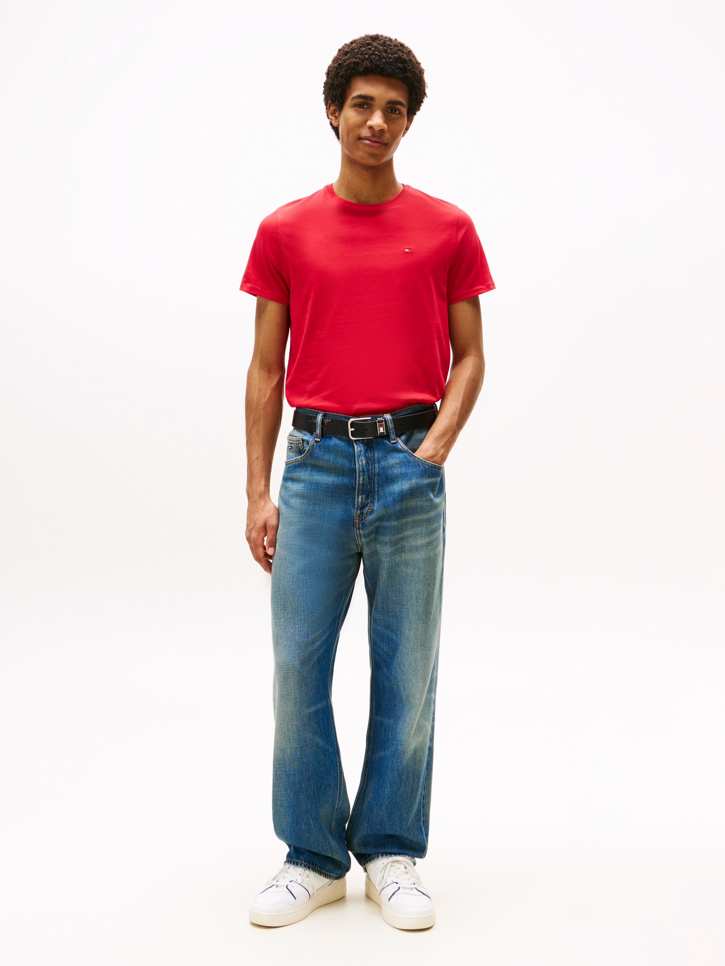 Tommy Jeans T-Shirt »TJM ESSENTIAL SOLID TEE«, mit Rundhalsausschnitt und dezenter Logo-Flag