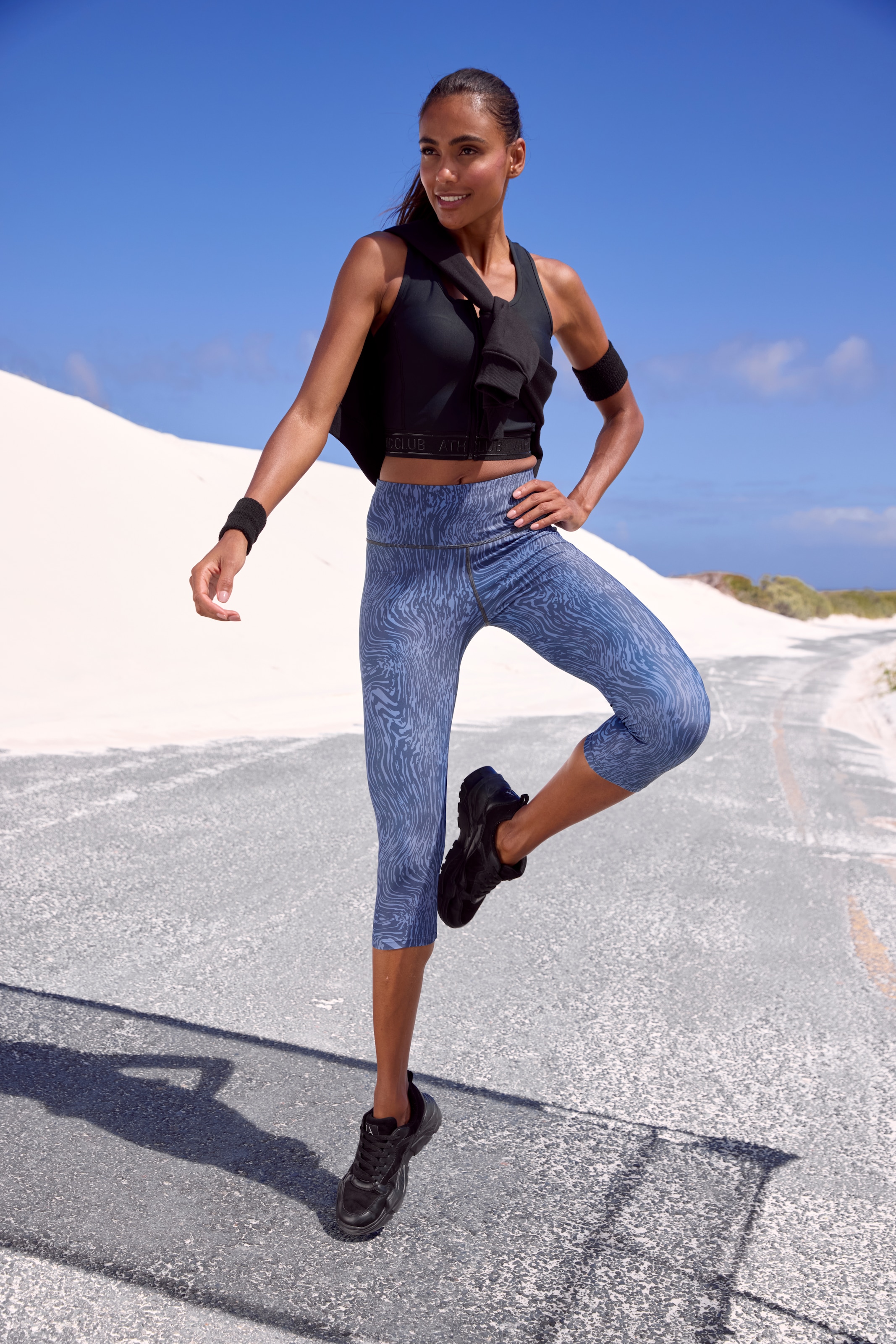 LASCANA ACTIVE Caprihose, mit gemustertem Druck