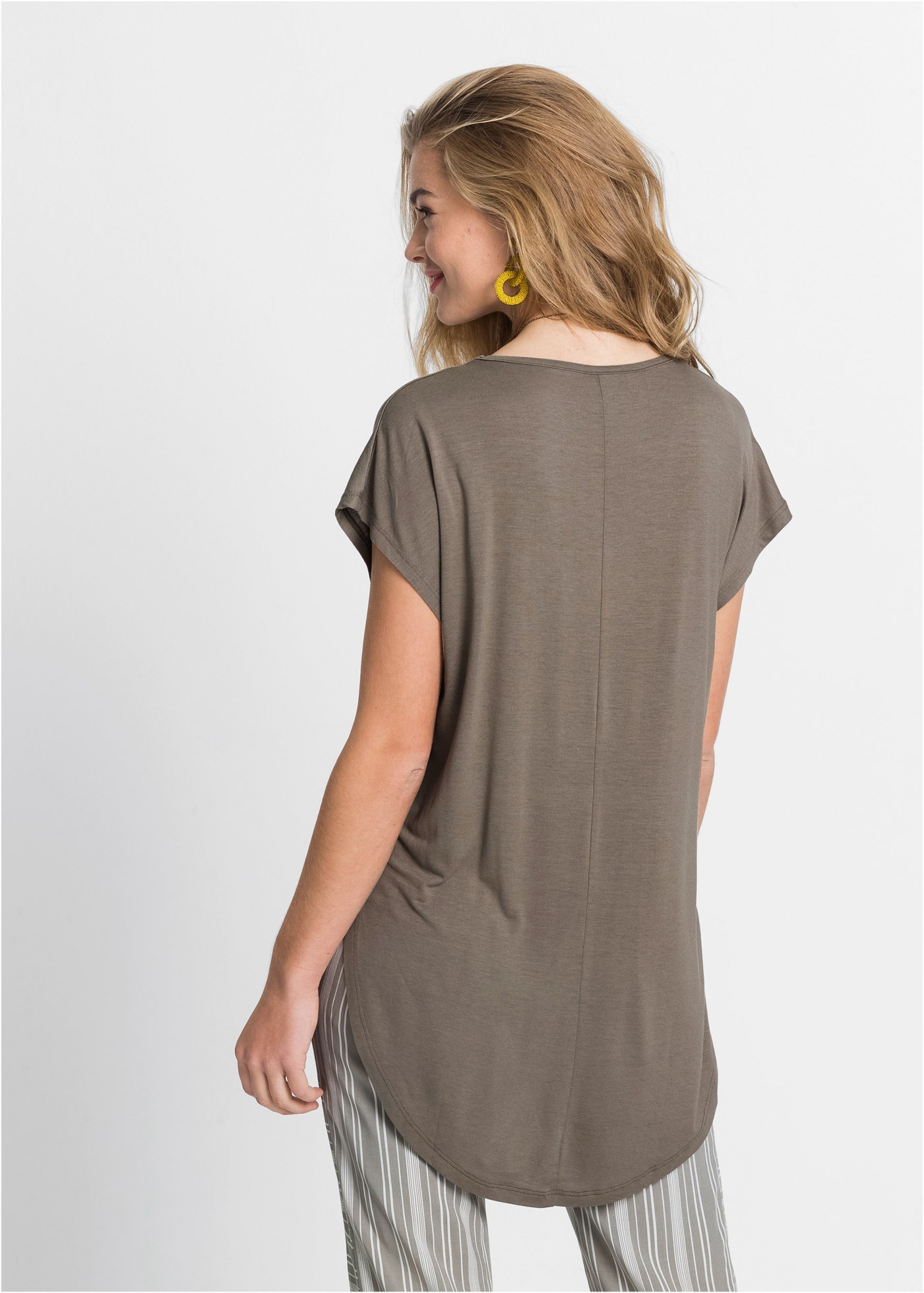 bonprix Oversize-Shirt Oversize-Passform, tiefer V-Ausschnitt, abgerundeter günstig online kaufen
