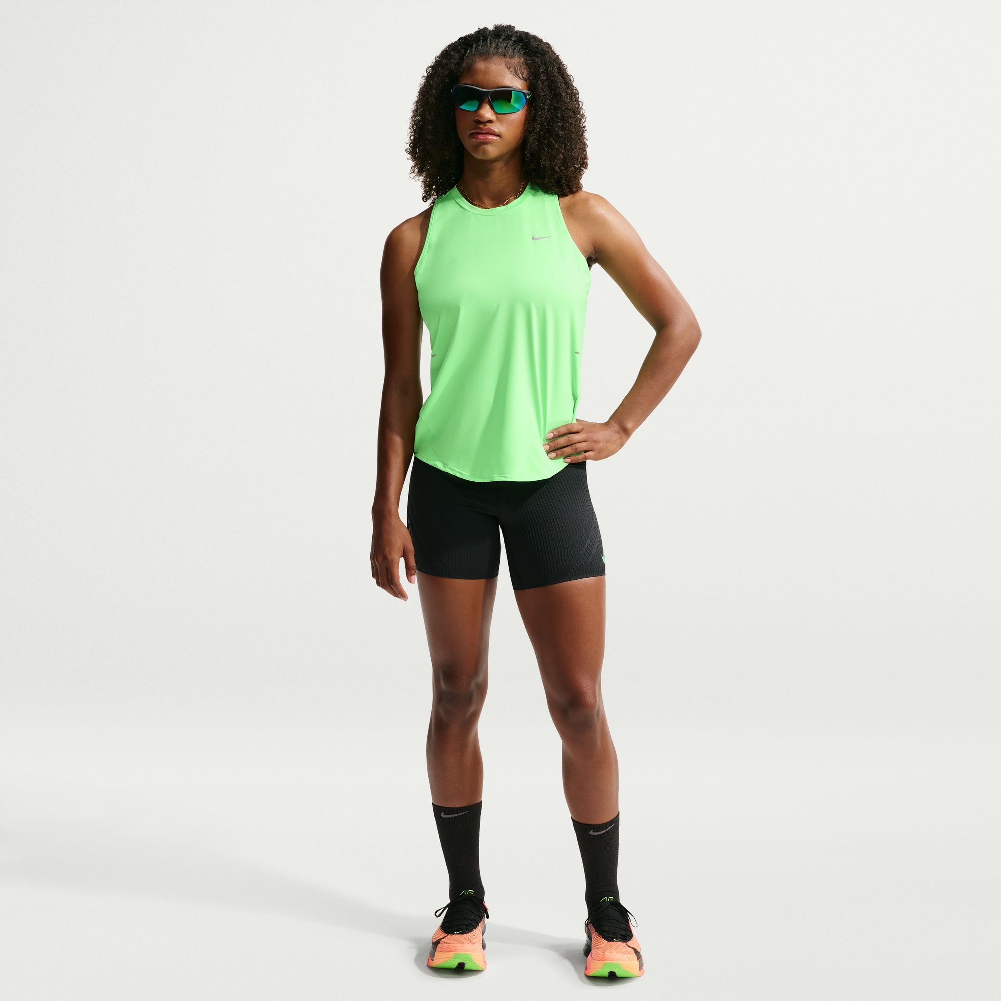 Nike Lauftop »W NK SWIFT DF TANK STNDRD« ärmelloses Design, leichtes Material, lockerer Schnitt