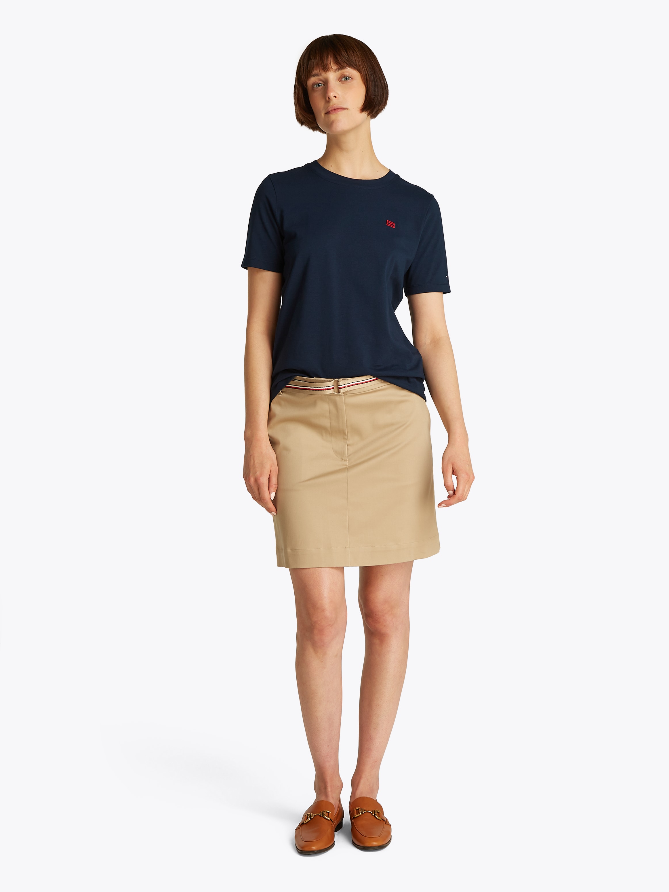 Tommy Hilfiger T-Shirt »REG CONTRAST FLAG SS TEE«, mit Logostickerei