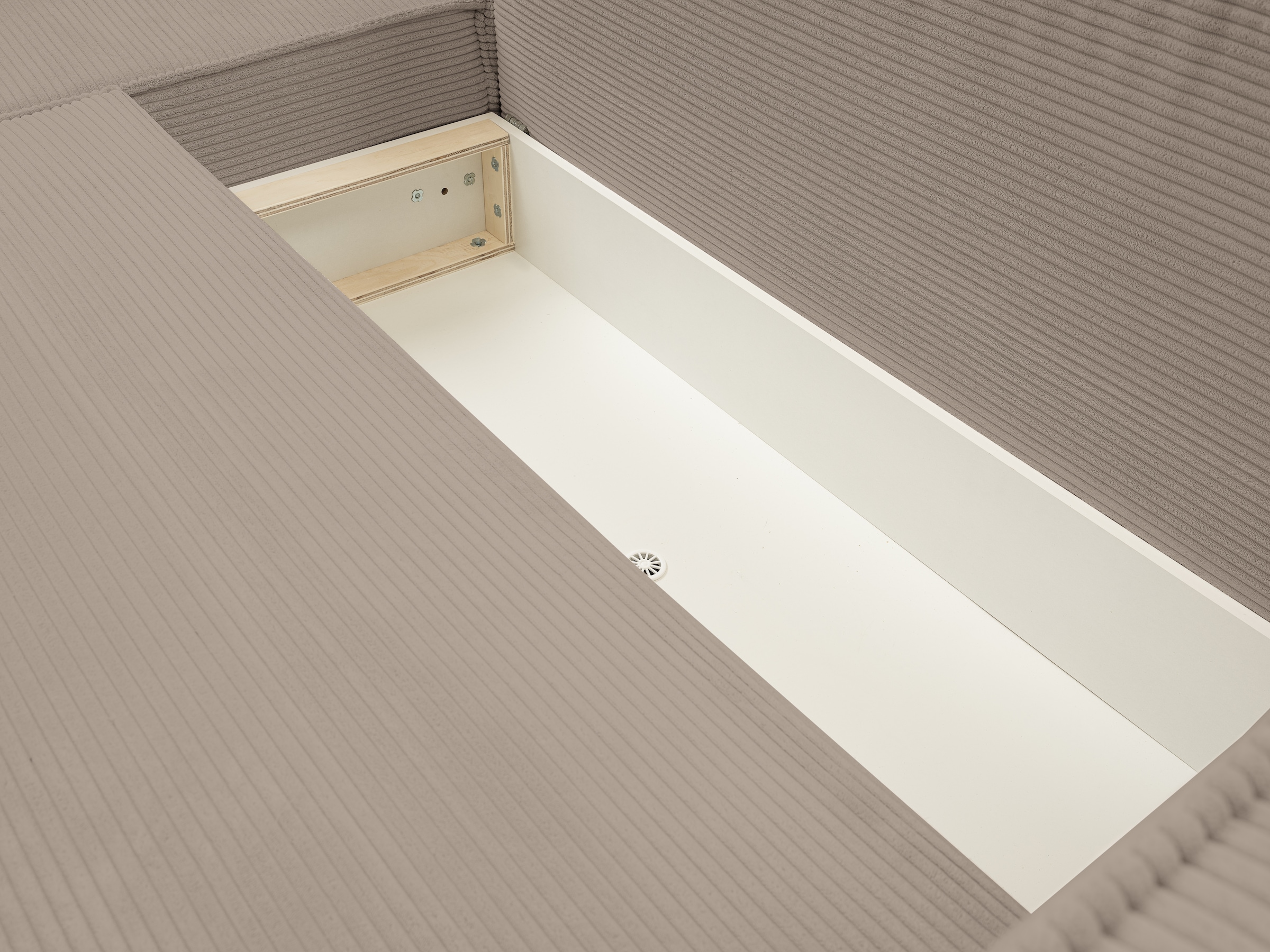 WERK2 Ecksofa »Atlanta-New, modernes Design, Stellmaße 280x147cm, L-Form, Kedernaht«, hoher Komfort, Schlaffunktion & Bettkasten, Cord, Greige