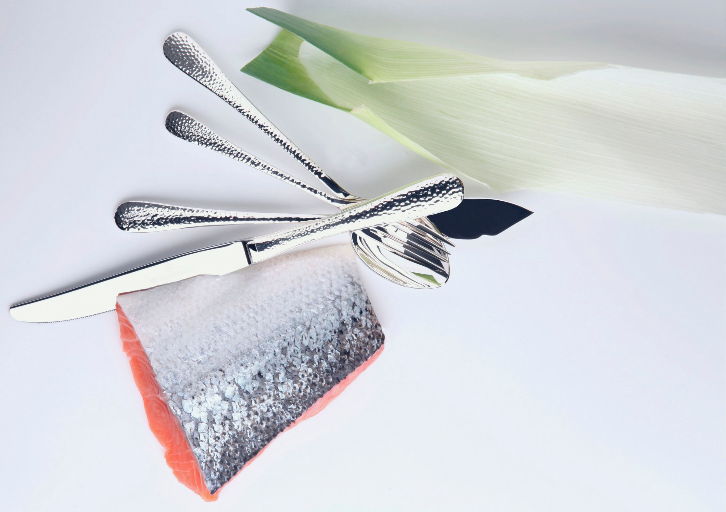 Picard & Wielpütz Solingen Besteck-Set »MIA«, (Set, 24 tlg.), Hammerschlag-Optik, im Geschenk-Karton