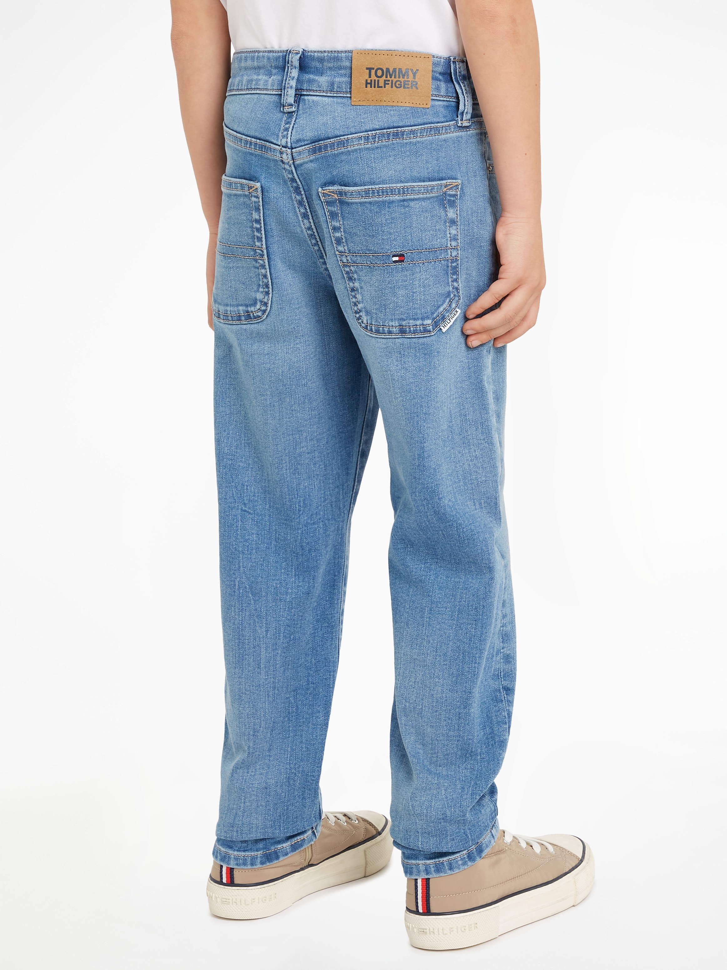 Tommy Hilfiger Straight-Jeans »MODERN STRAIGHT VINT MWASH DENIM«, Kinder bis 16 Jahre mit gestickter Logoflagge