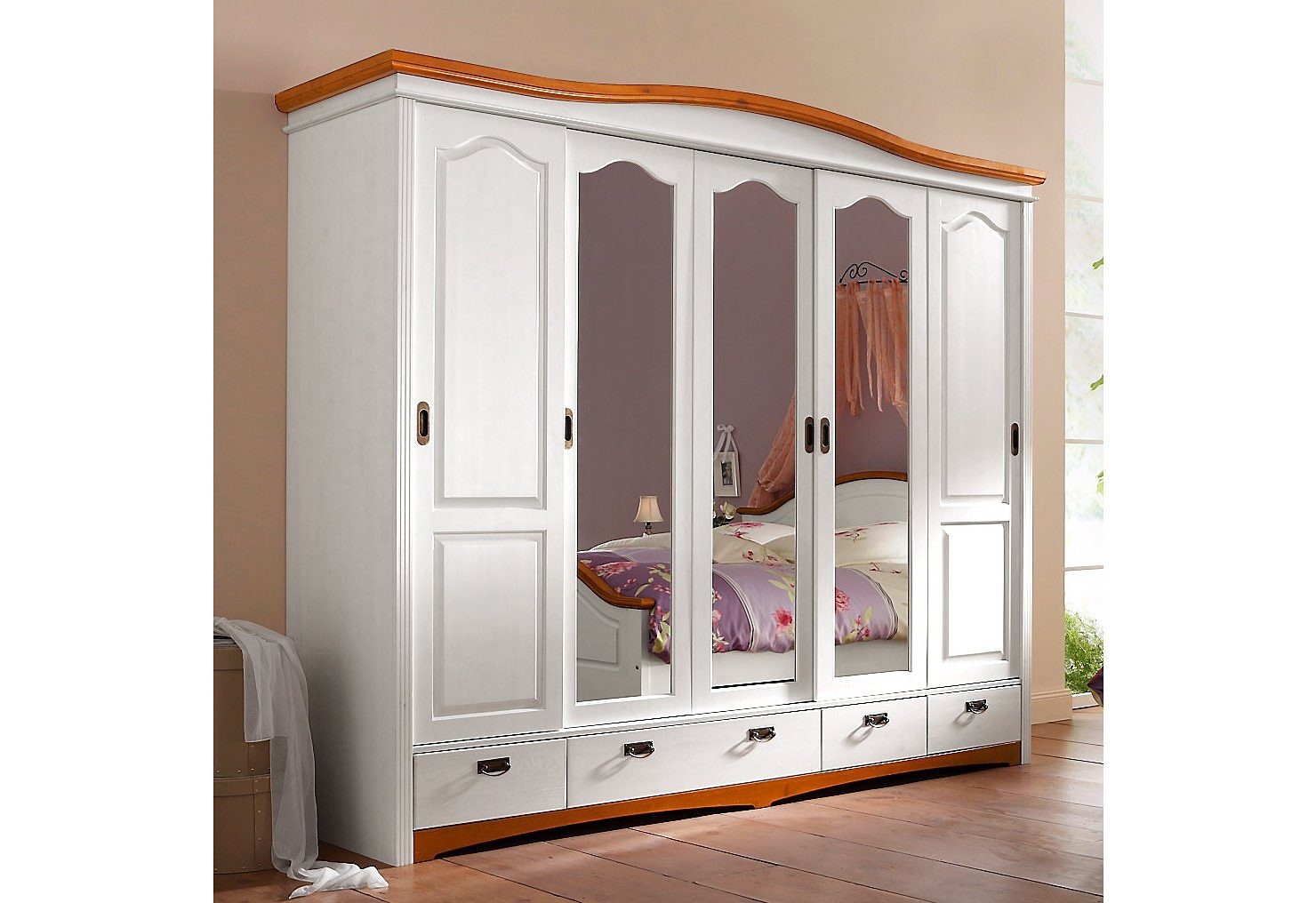 Home affaire Schiebetürenschrank »Konrad, Landhausstil, rustikal, mit Schubladen + Spiegel, Kassetten«, (3 Breiten: 153/202/249 cm H/T ca.207/64 cm), massive Kiefer, FSC®-zertifiziert, Messinggriffe, mehrere Varianten