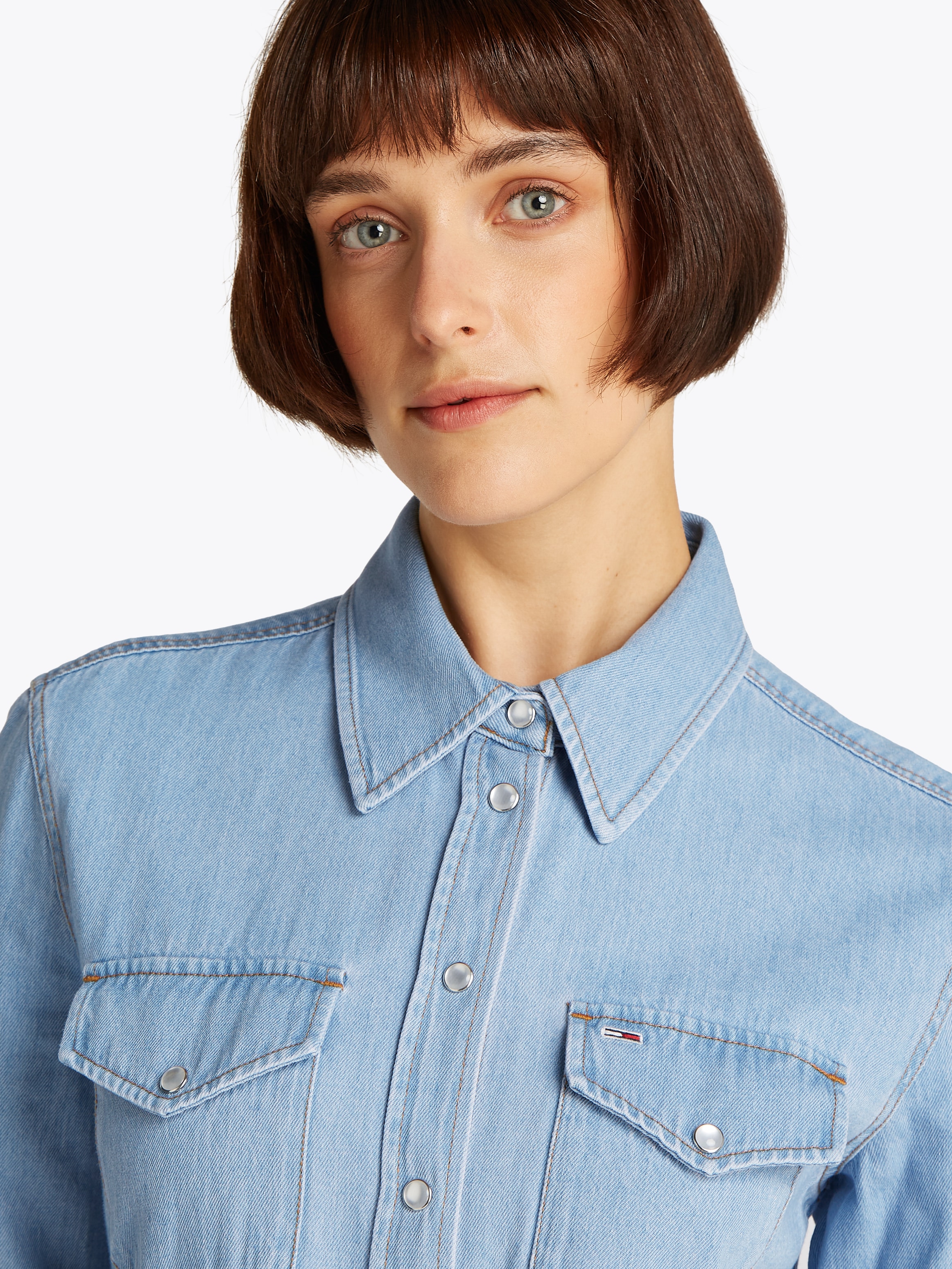 Tommy Jeans Hemdblusenkleid »REGULAR SHIRT DRESS EXT«, mit Brusttaschen, Logostickerei