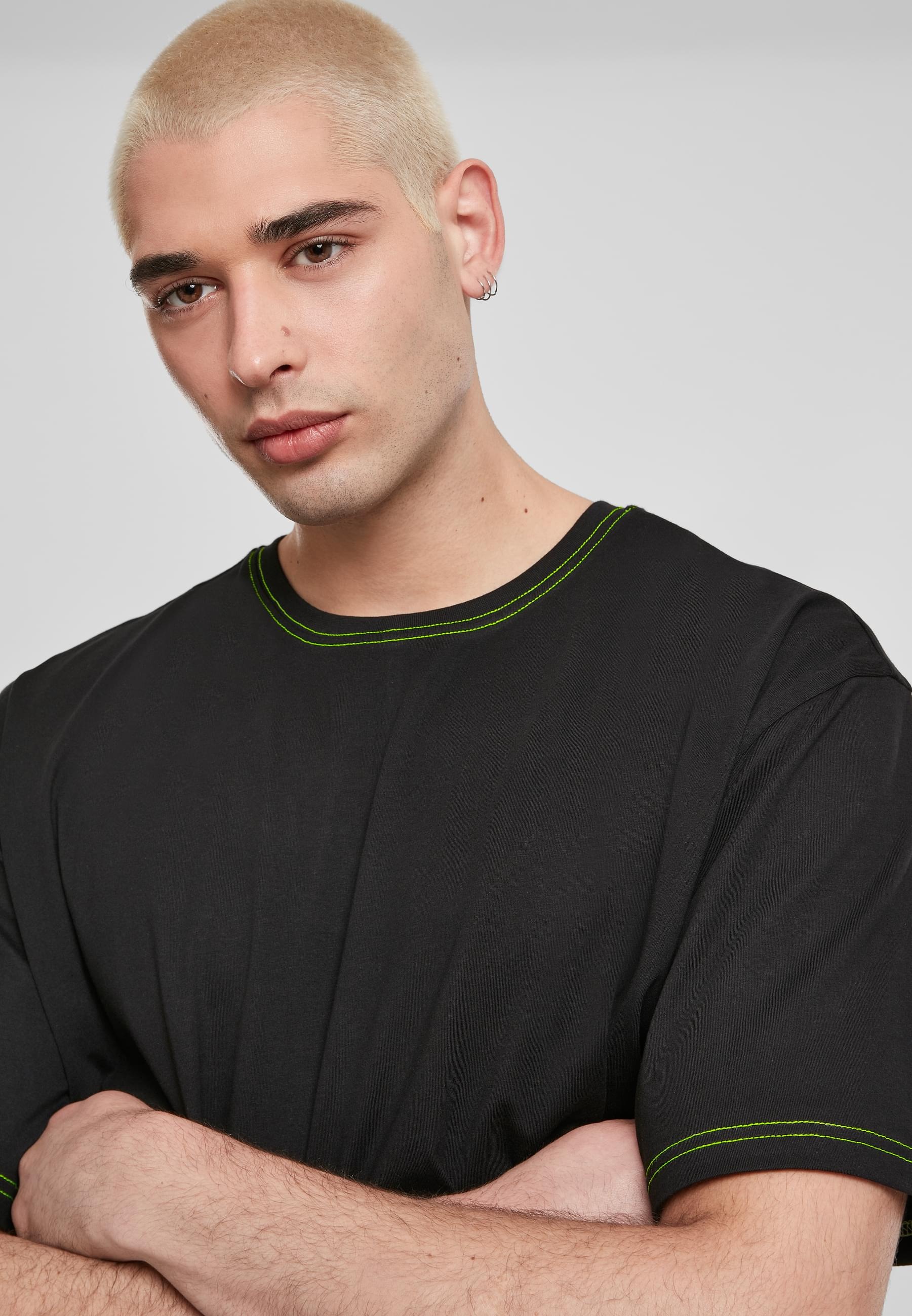 URBAN CLASSICS Kurzarmshirt »Urban Classics Herren Heavy Oversized Contrast Stitch Tee«, (1 tlg.)